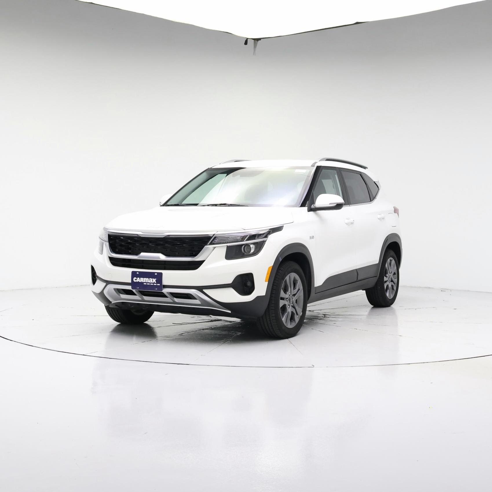 Thumbnail: 2023 Kia Seltos - 4