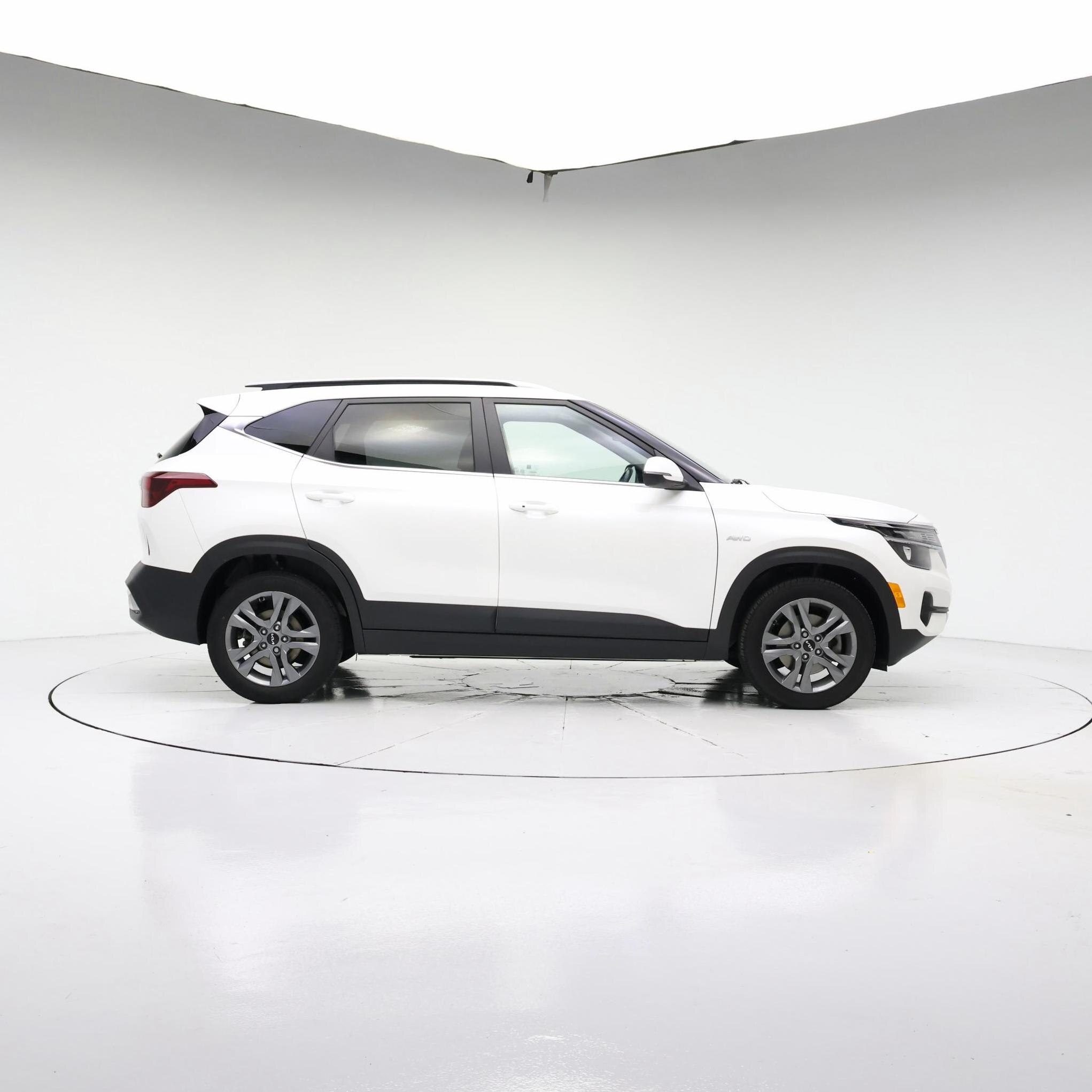 Thumbnail: 2023 Kia Seltos - 7