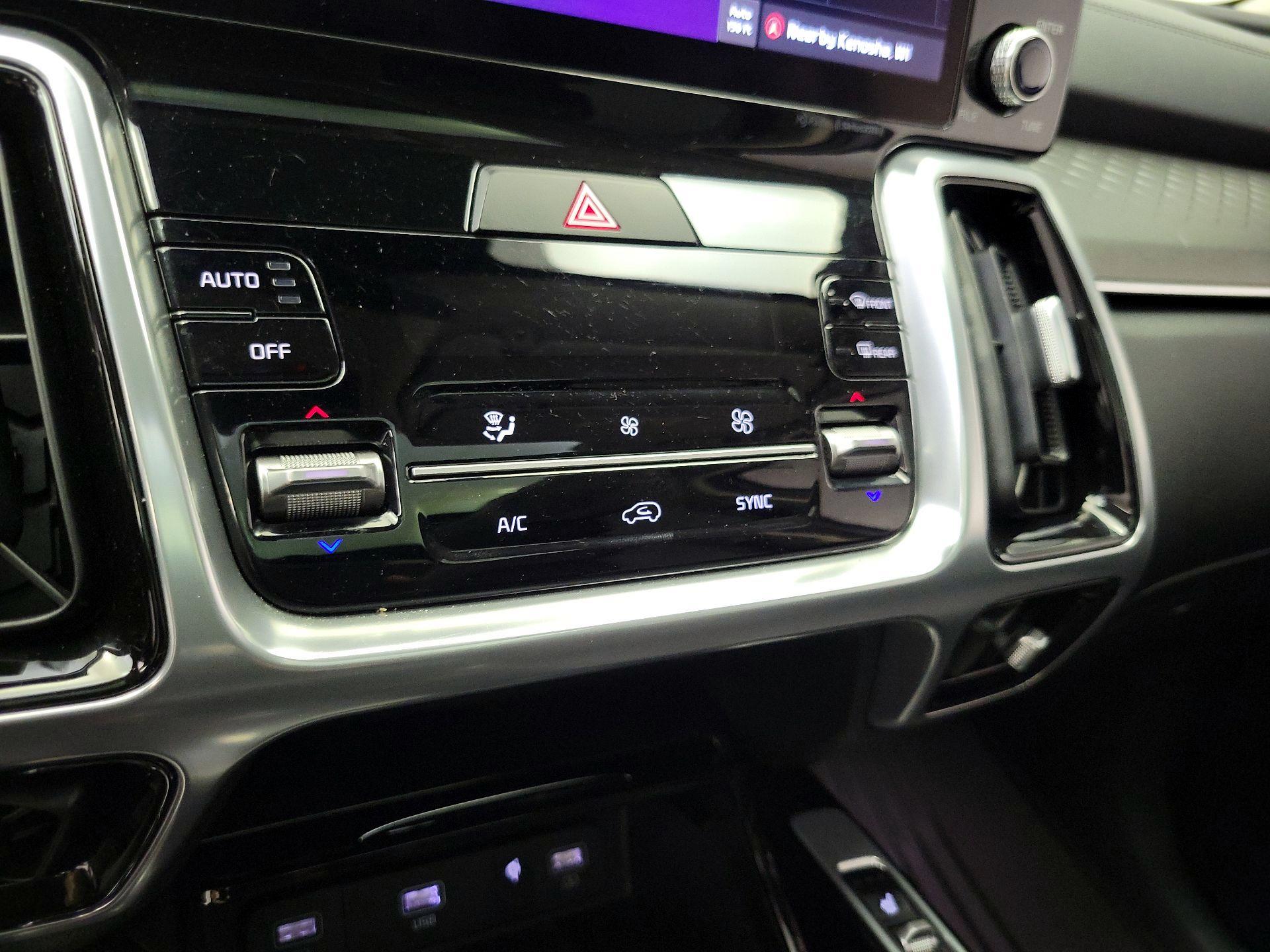 Thumbnail: 2023 Kia Sorento - 17