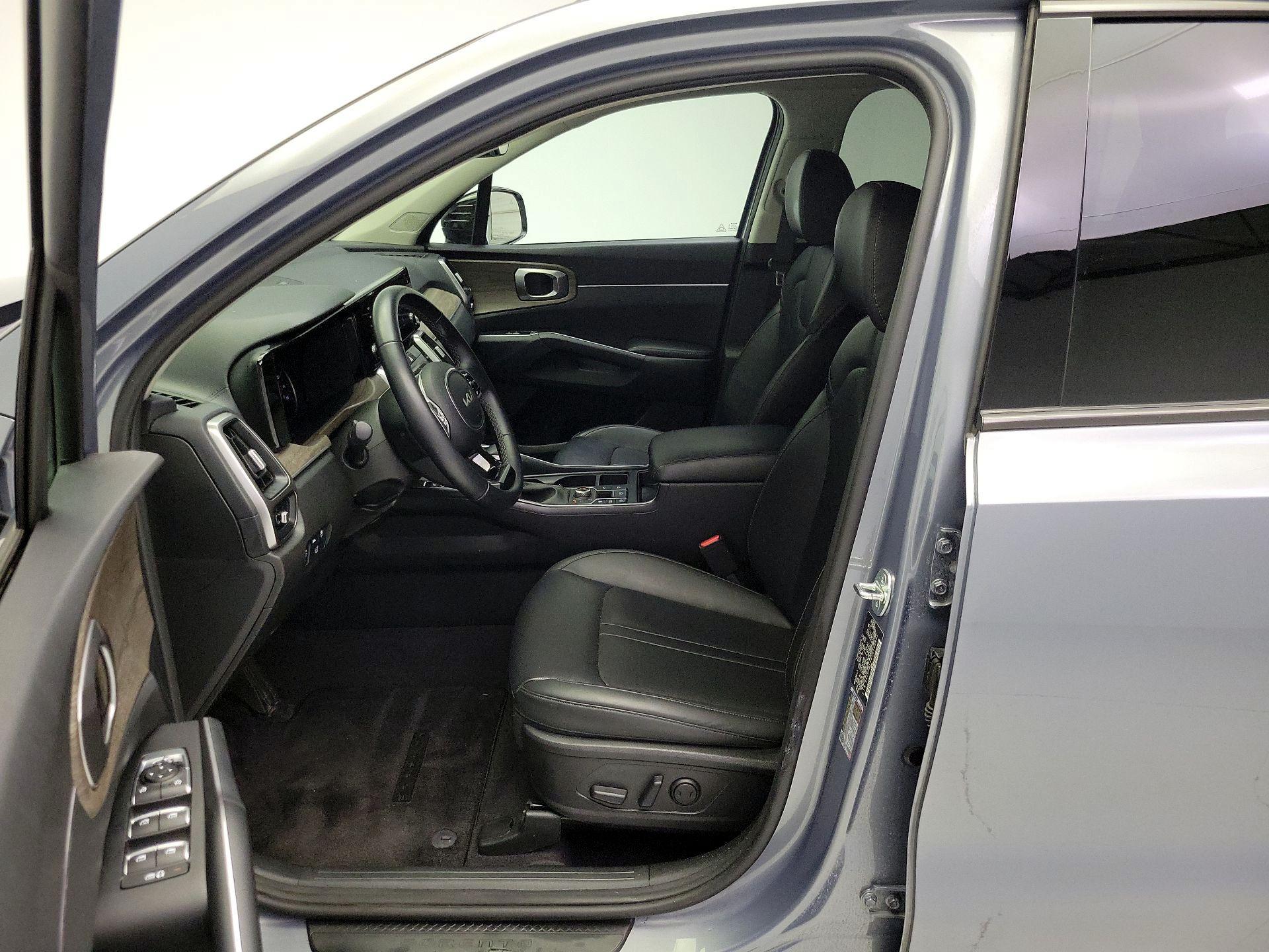 Thumbnail: 2023 Kia Sorento - 11