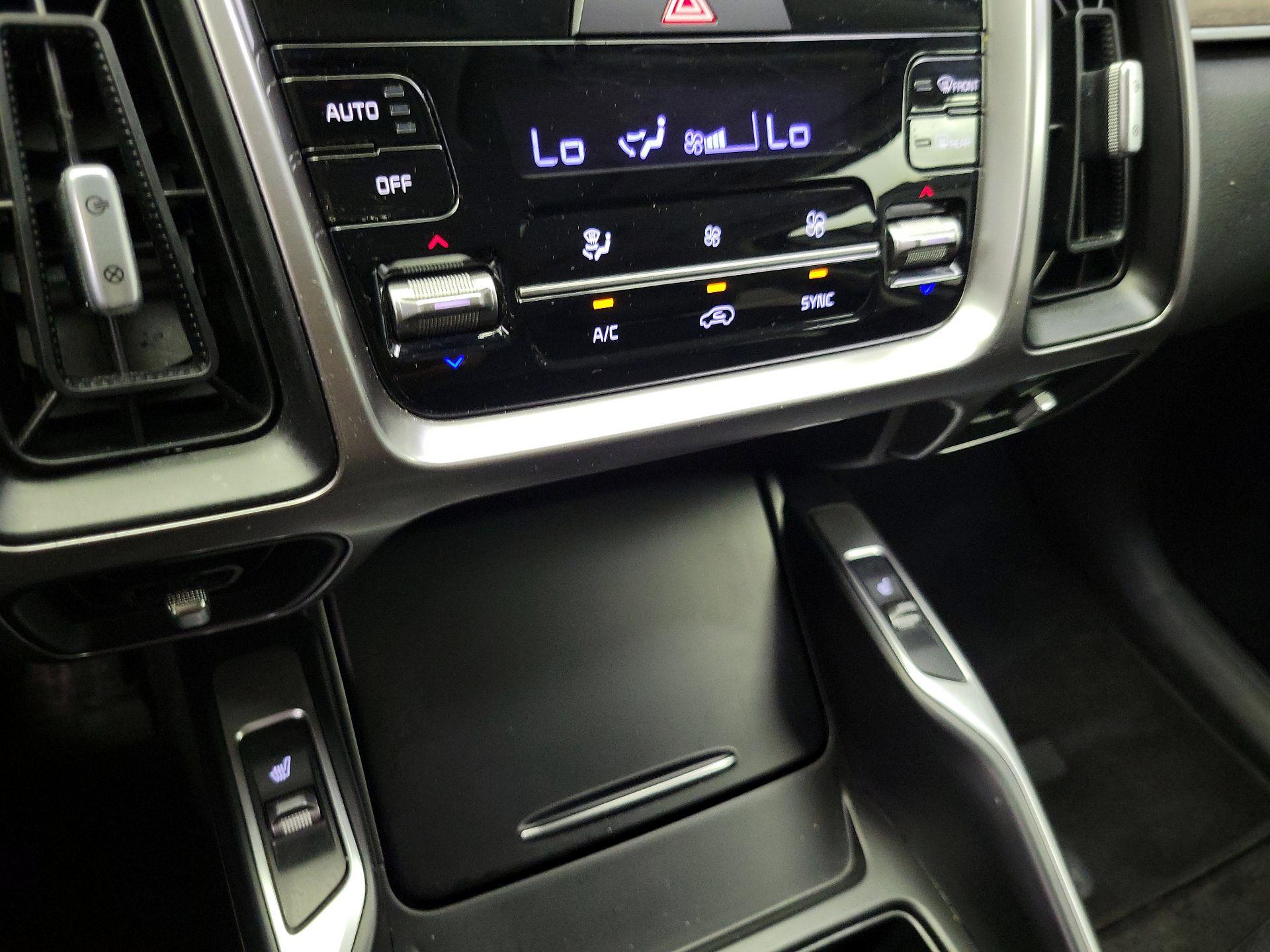 Thumbnail: 2023 Kia Sorento - 17