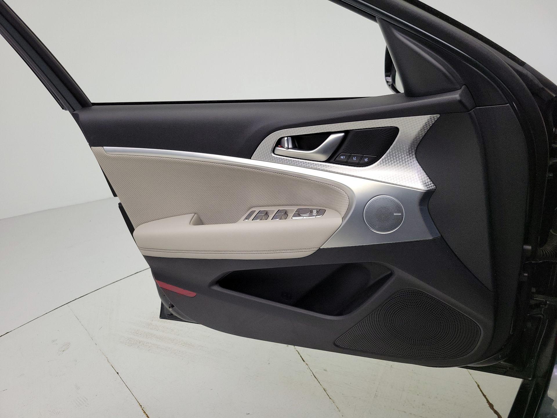 Thumbnail: 2023 Genesis G70 - 12