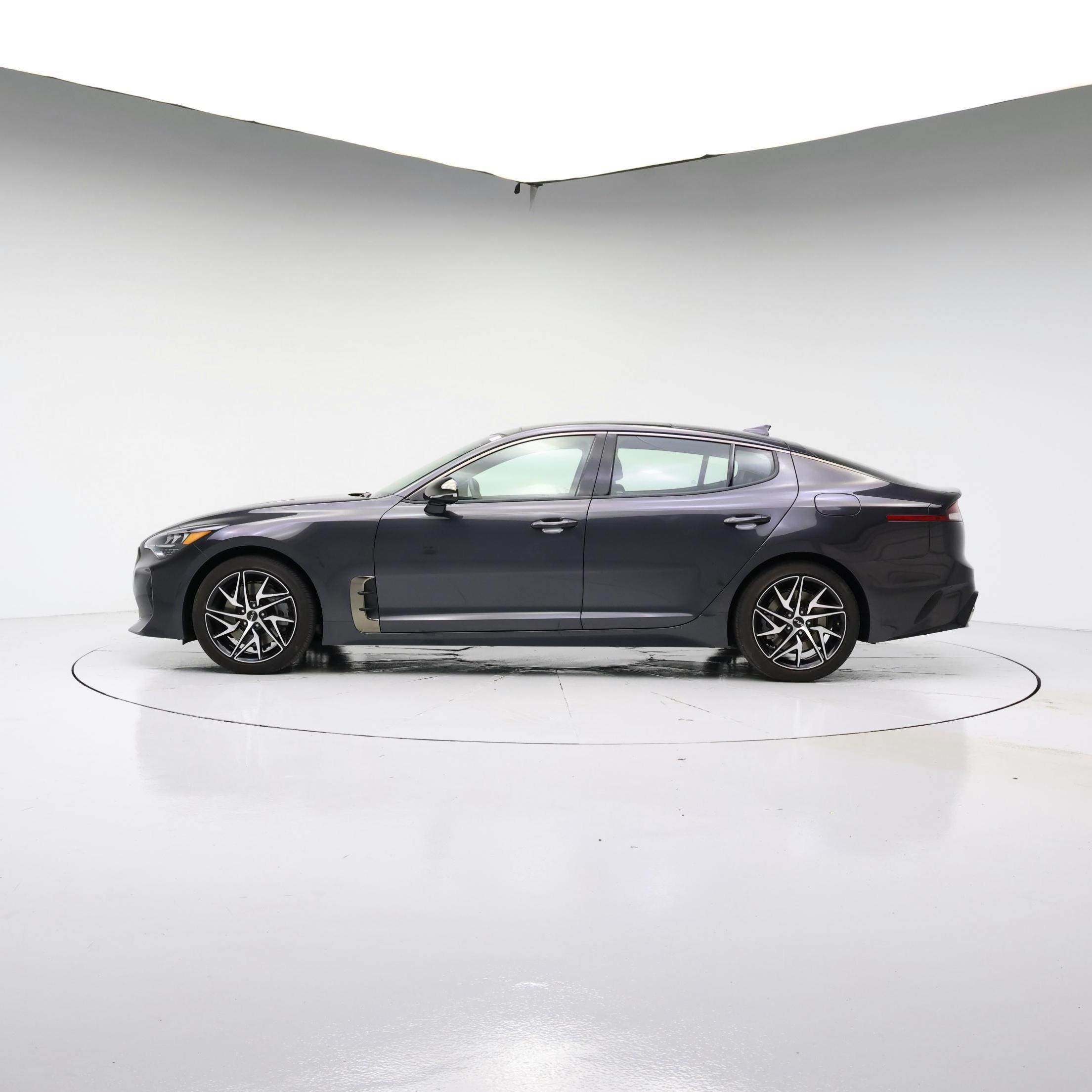 Thumbnail: 2022 Kia Stinger - 3