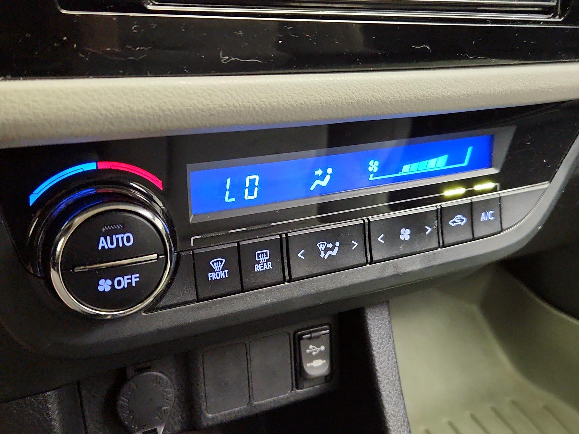 Thumbnail: 2014 Toyota Corolla - 16