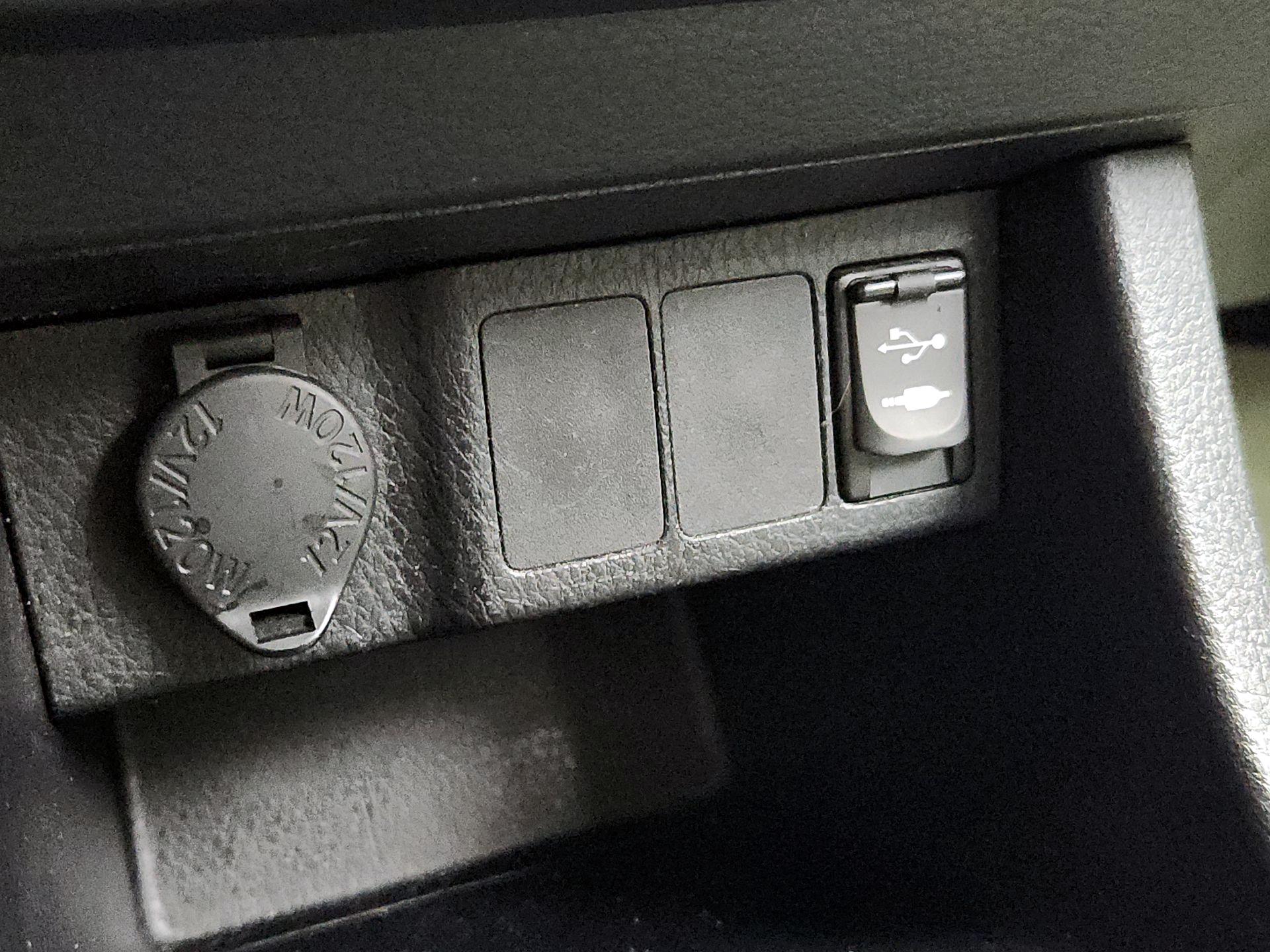 Thumbnail: 2014 Toyota Corolla - 18