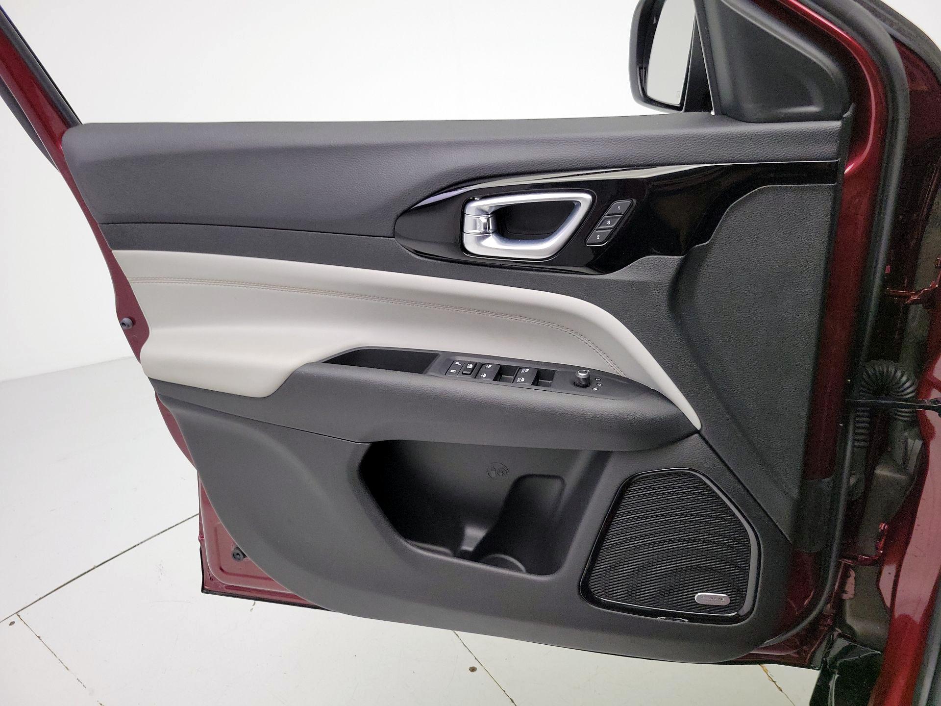 Thumbnail: 2022 Jeep Compass - 12