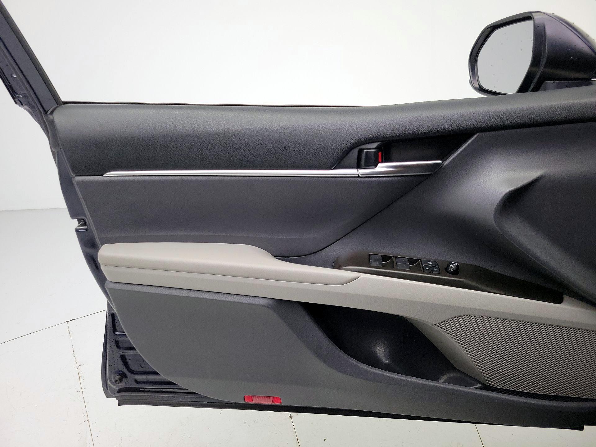 Thumbnail: 2021 Toyota Camry - 12