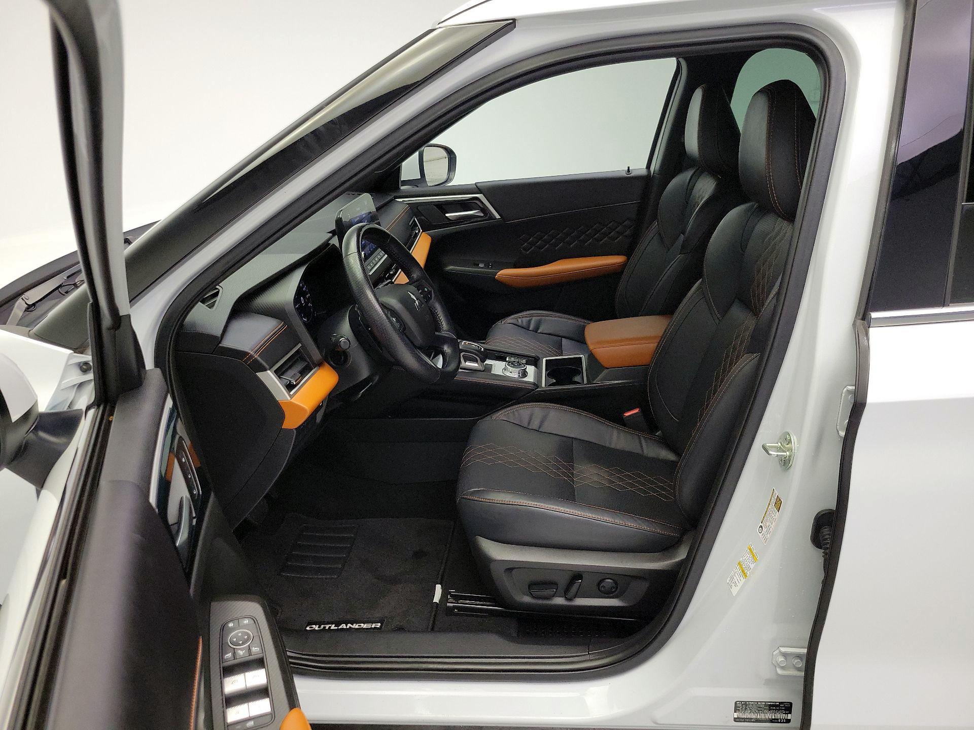 Thumbnail: 2022 Mitsubishi Outlander - 11