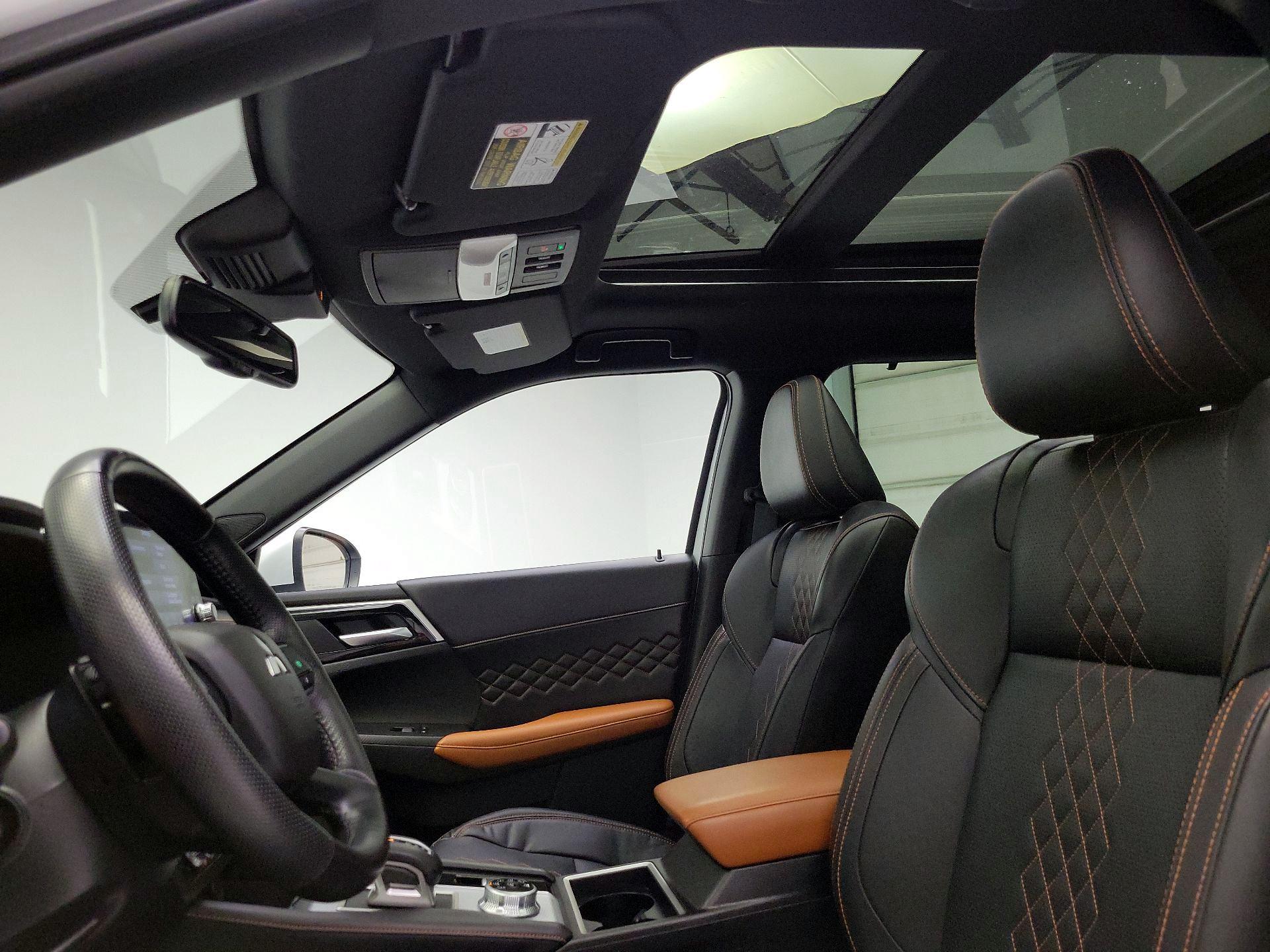 Thumbnail: 2022 Mitsubishi Outlander - 19