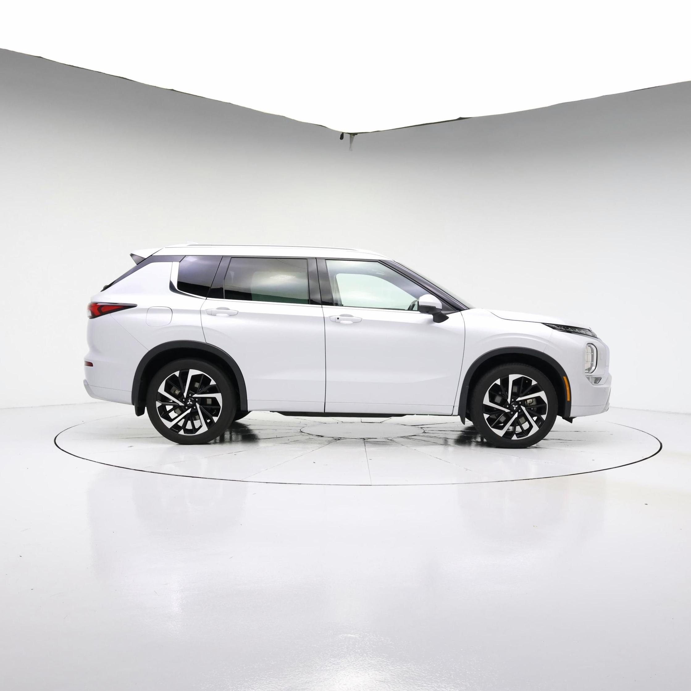 Thumbnail: 2022 Mitsubishi Outlander - 7