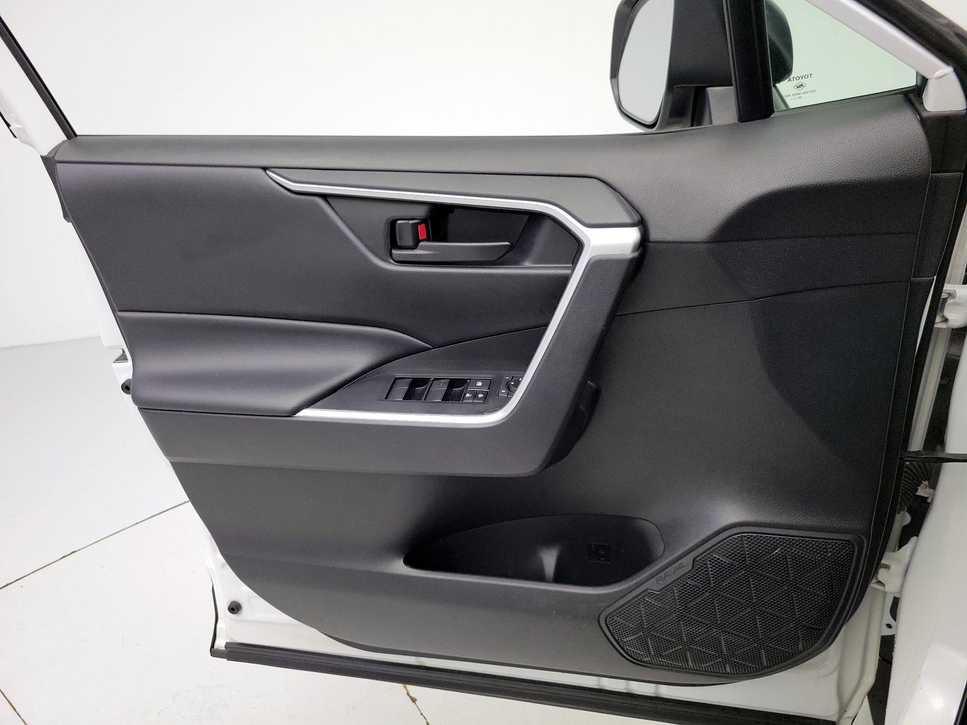 Thumbnail: 2021 Toyota RAV4 - 12