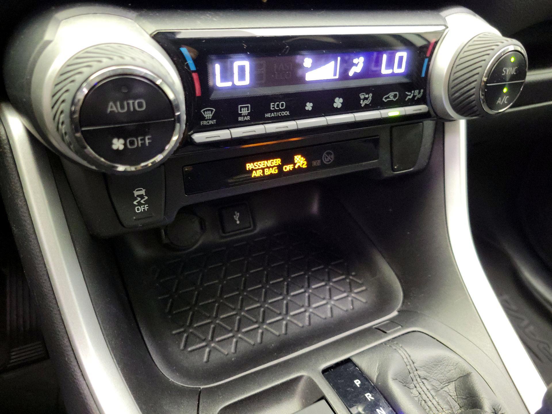 Thumbnail: 2021 Toyota RAV4 - 16