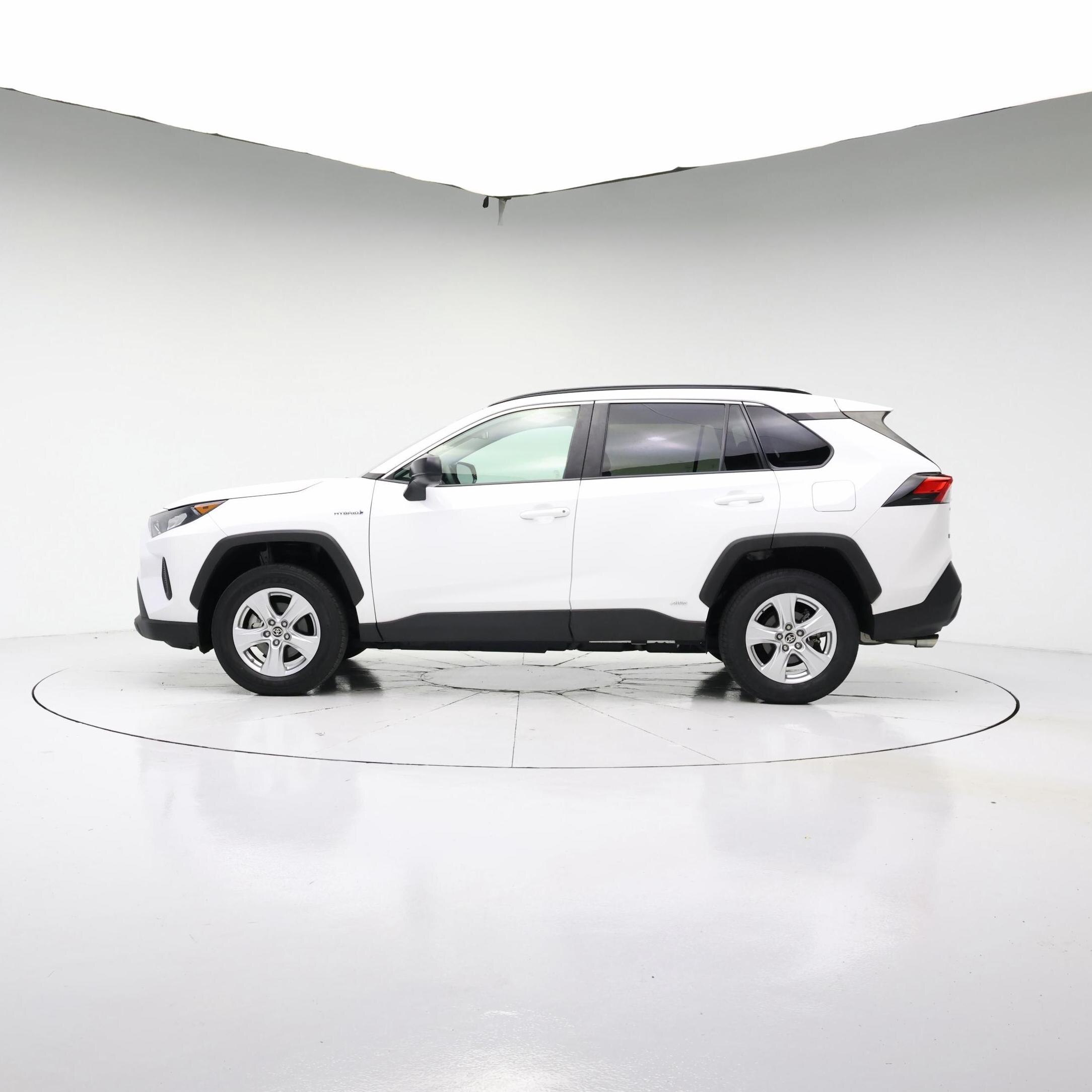 Thumbnail: 2021 Toyota RAV4 - 3
