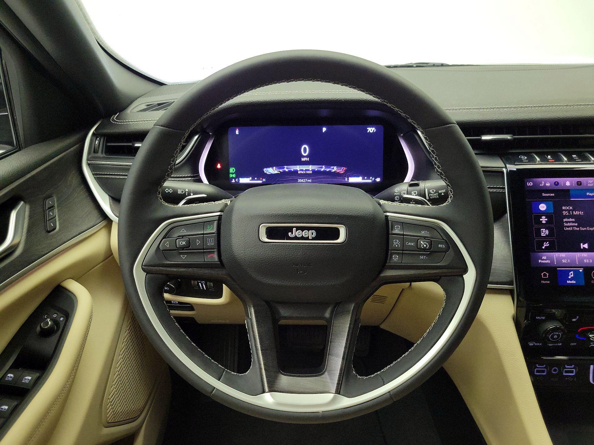 Thumbnail: 2023 Jeep Grand Cherokee - 10