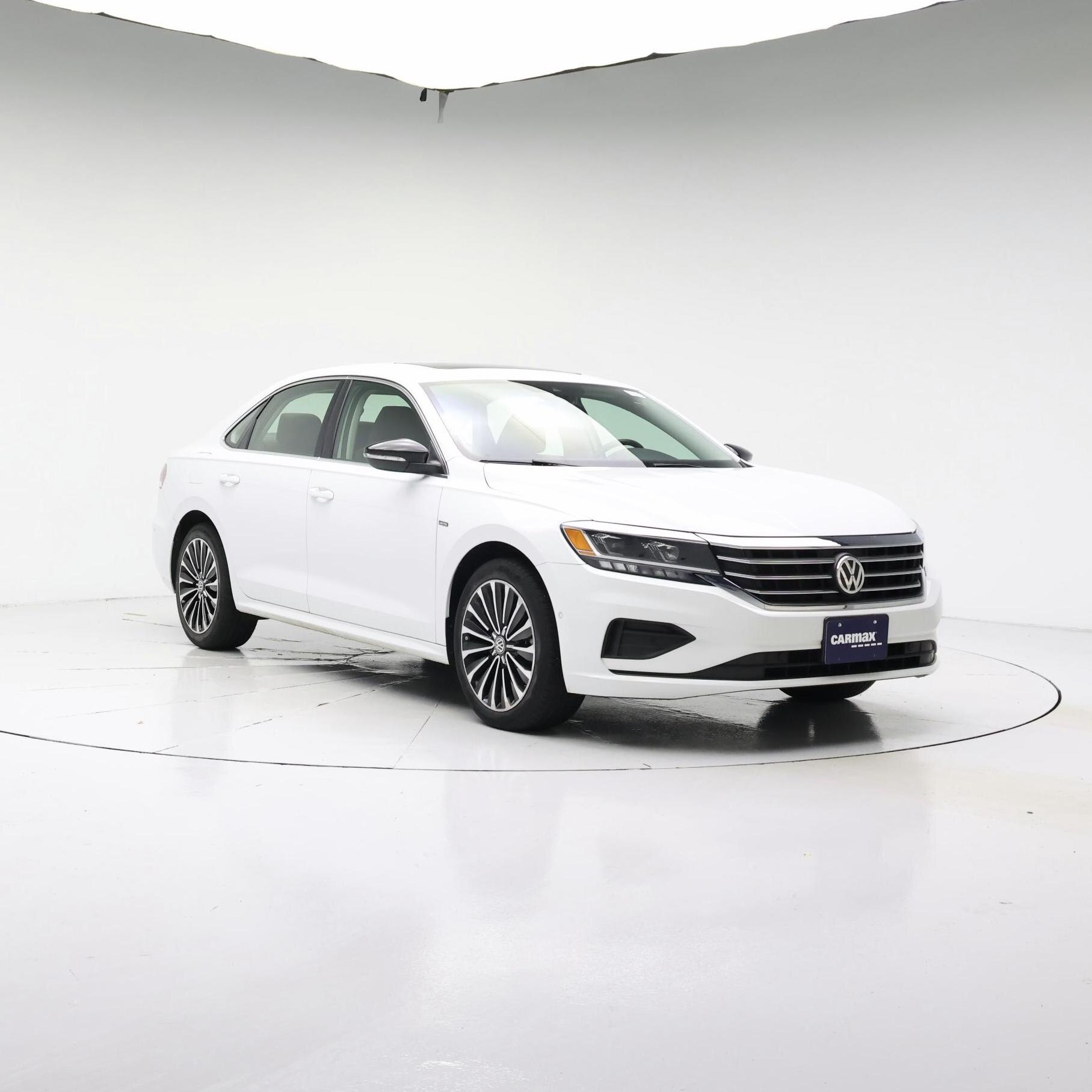 White 2022 Volkswagen Passat Sedan Front-Wheel Drive Automatic