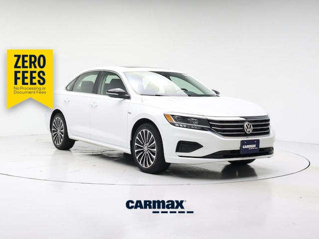 White 2022 Volkswagen Passat Sedan Front-Wheel Drive Automatic