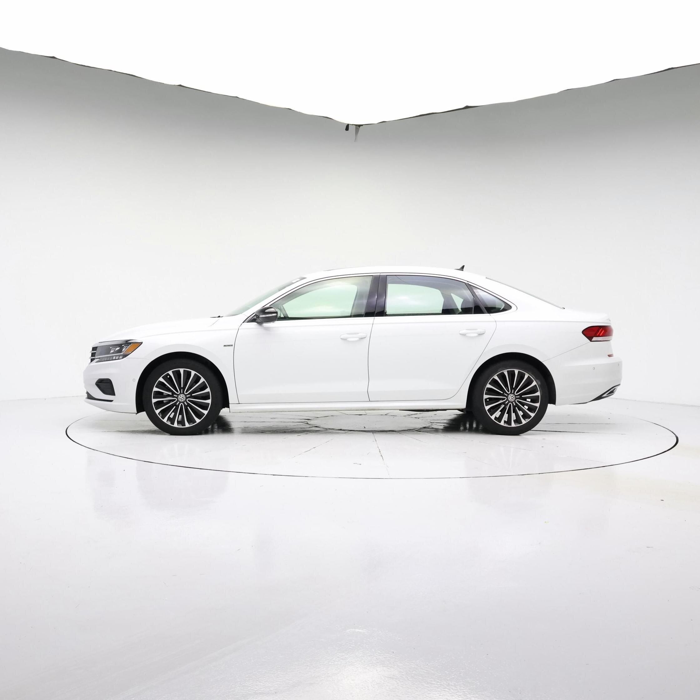 Thumbnail: 2022 Volkswagen Passat - 3