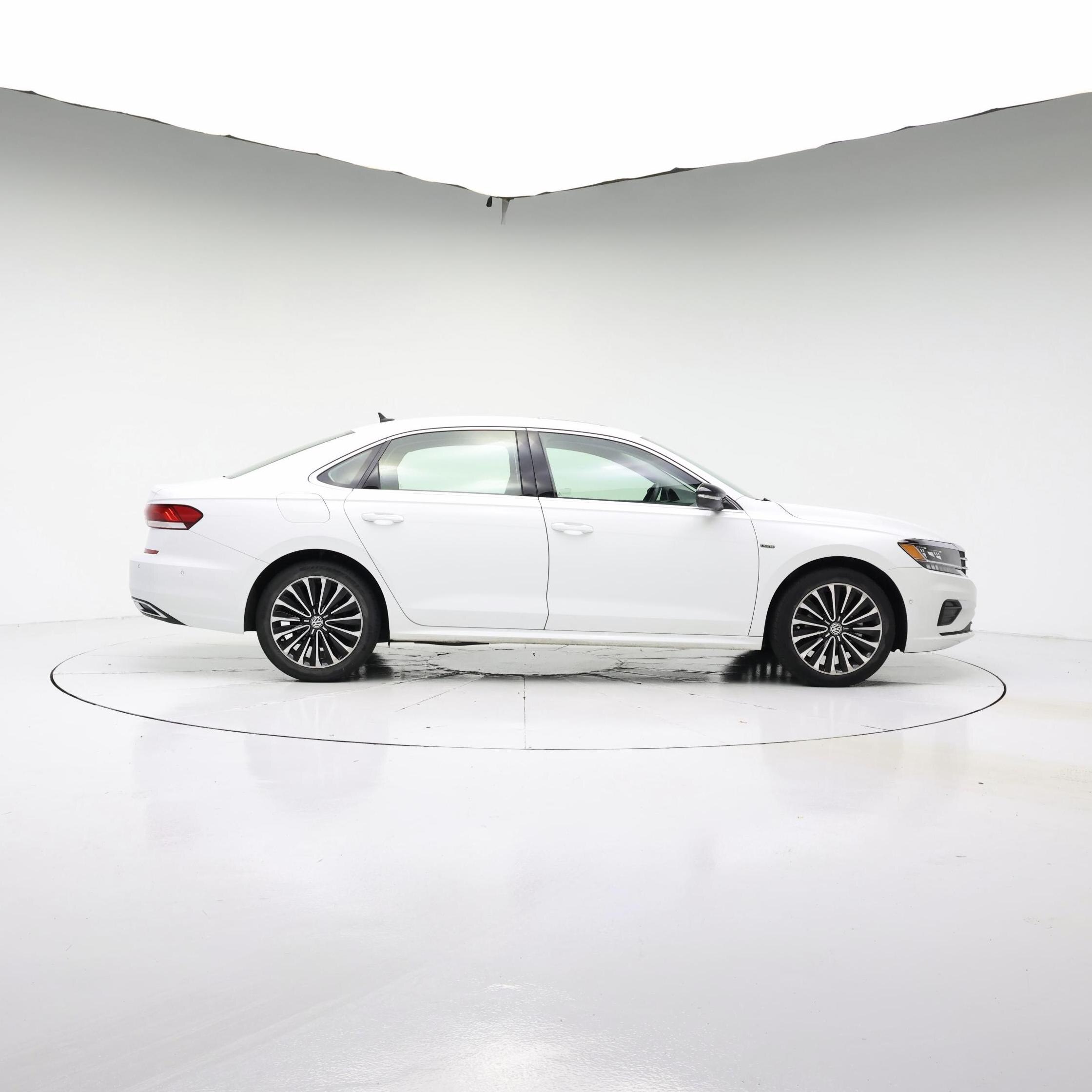 Thumbnail: 2022 Volkswagen Passat - 7