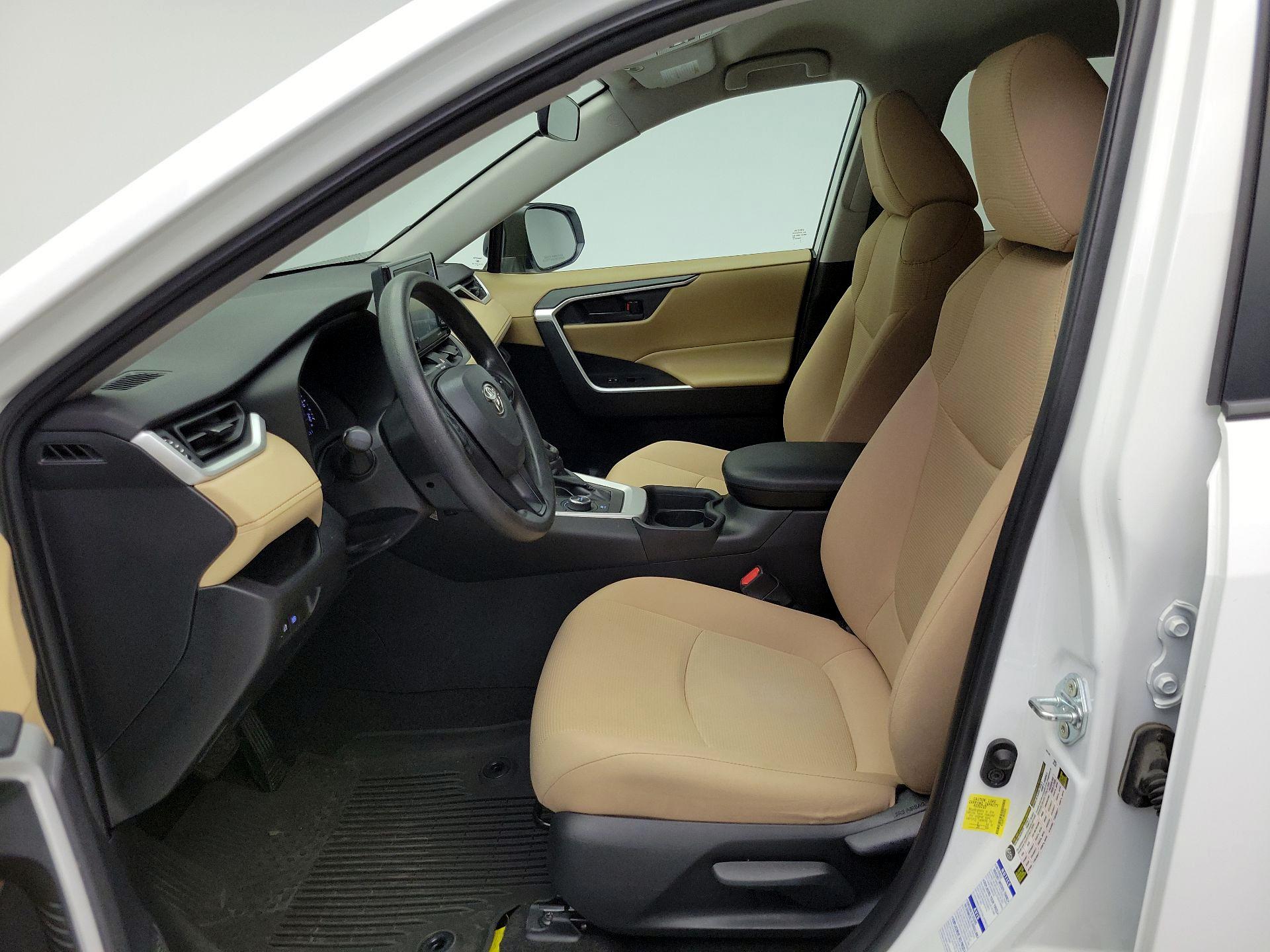 Thumbnail: 2021 Toyota RAV4 - 11