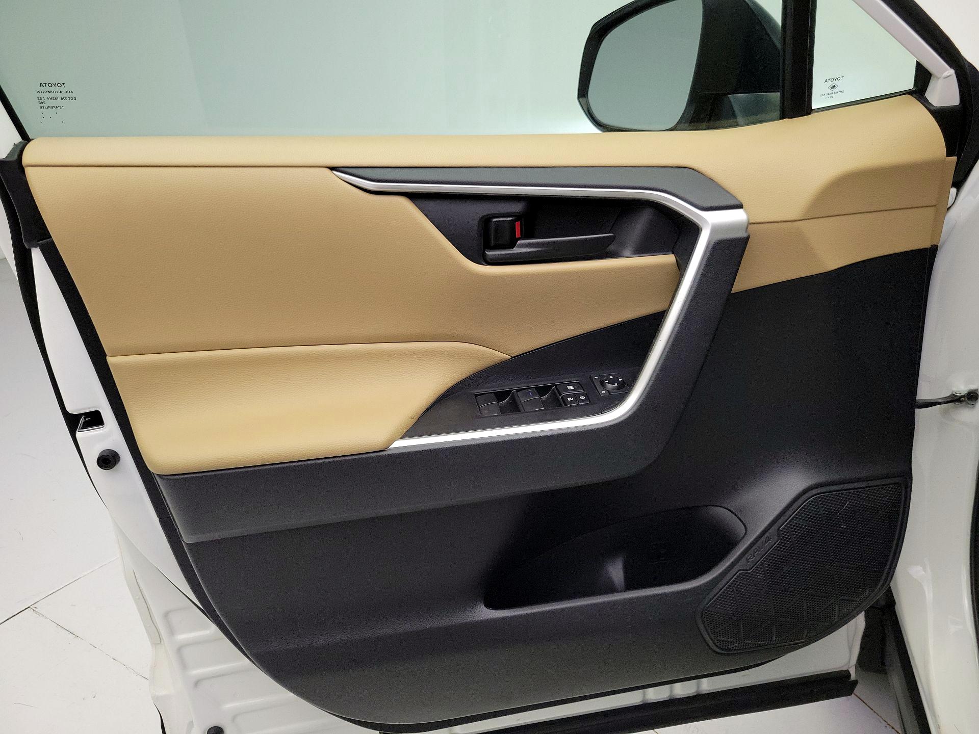Thumbnail: 2021 Toyota RAV4 - 12