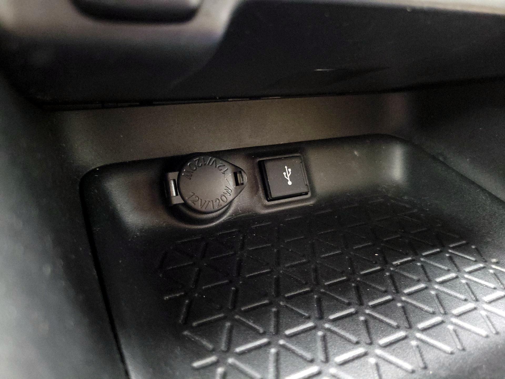 Thumbnail: 2021 Toyota RAV4 - 18