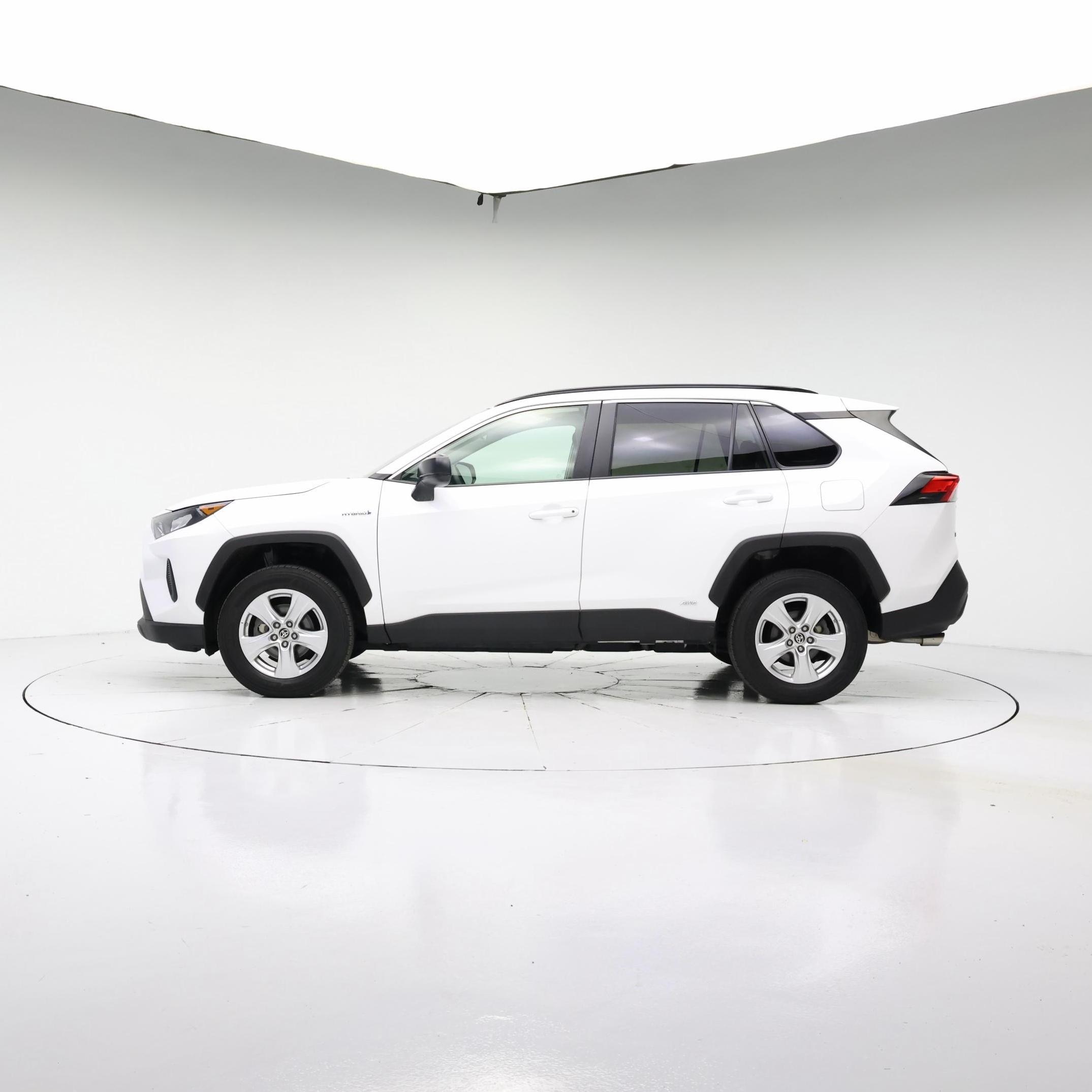 Thumbnail: 2021 Toyota RAV4 - 3