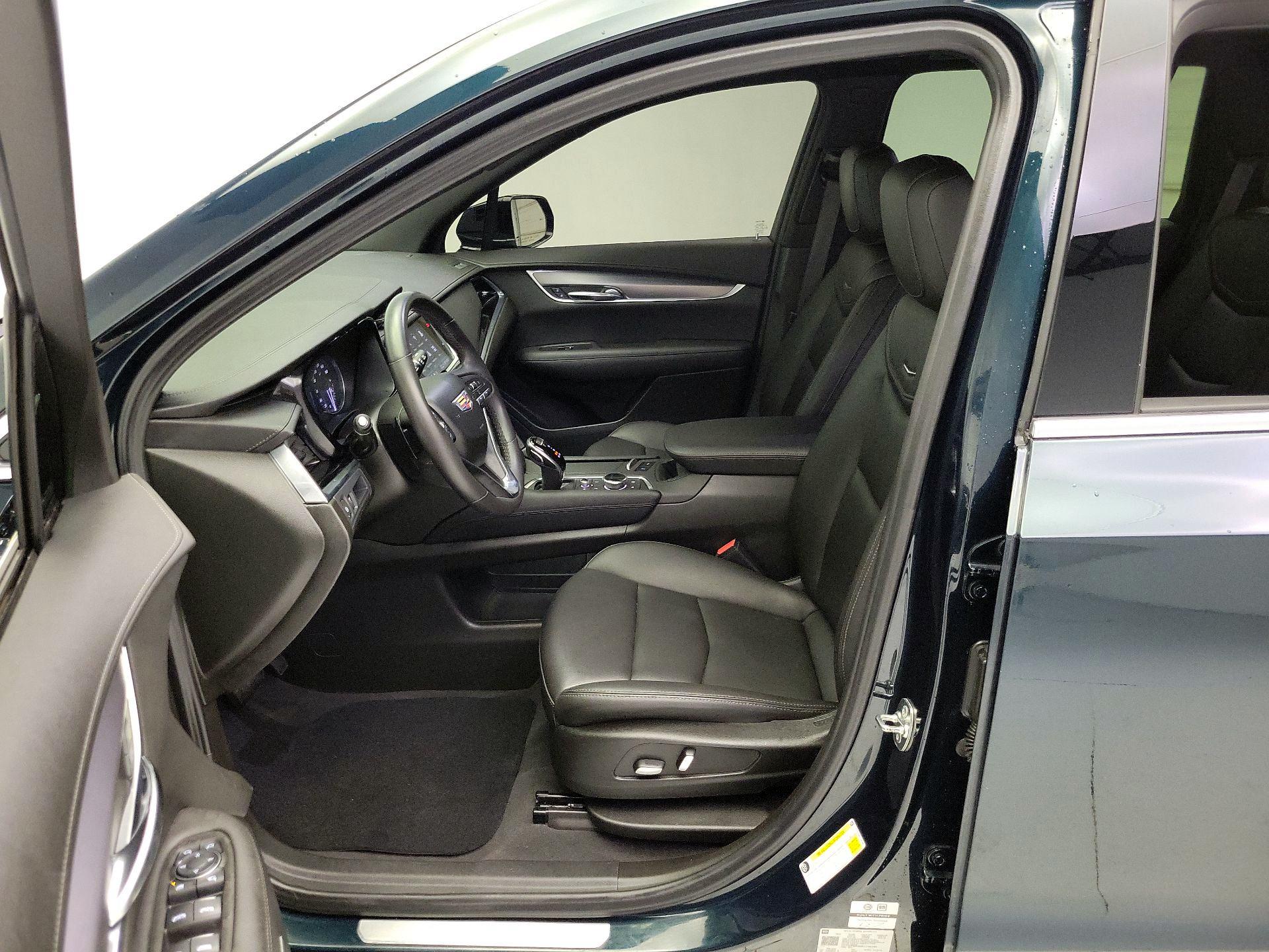 Thumbnail: 2024 Cadillac XT6 - 11