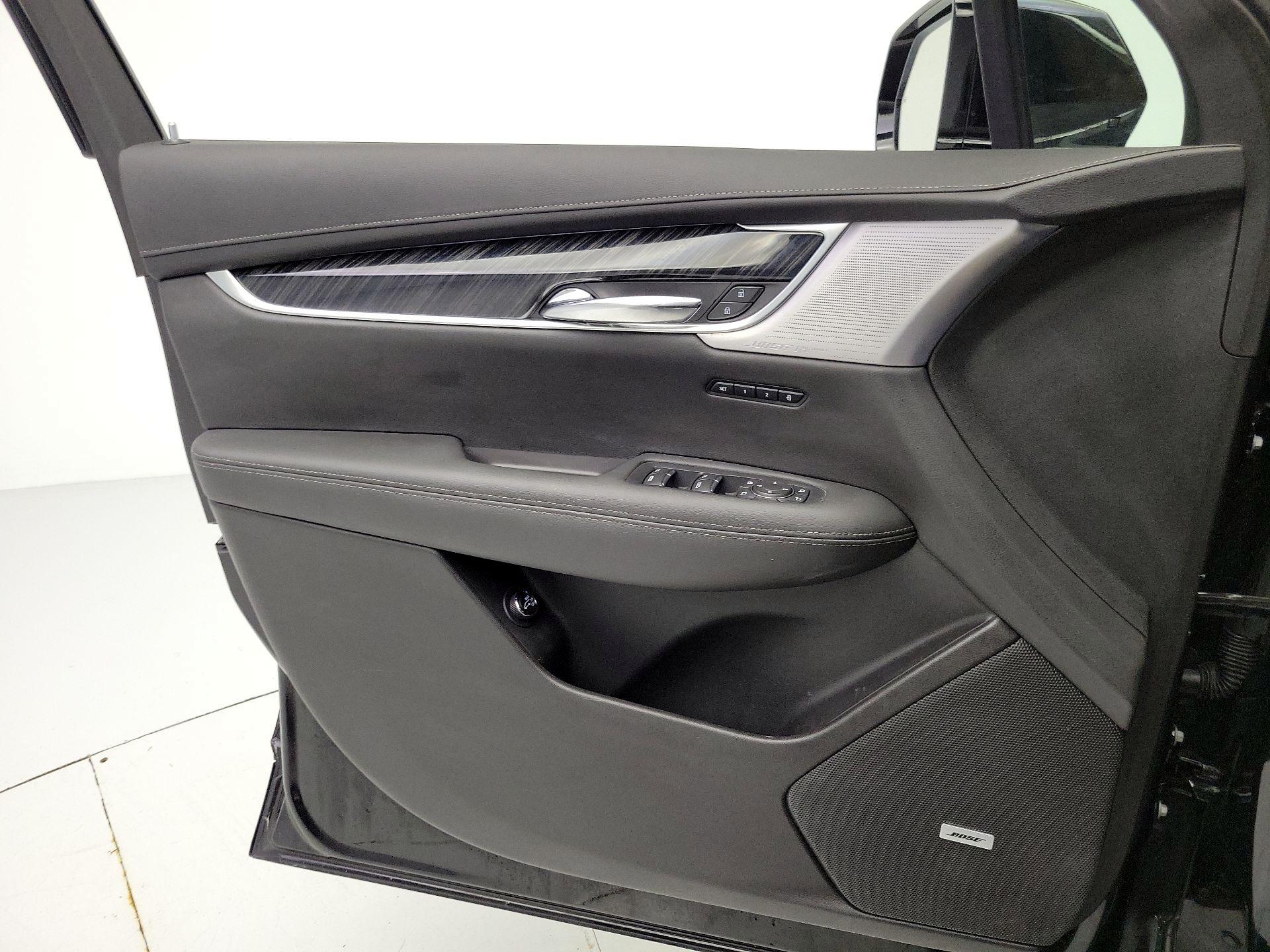 Thumbnail: 2024 Cadillac XT6 - 12