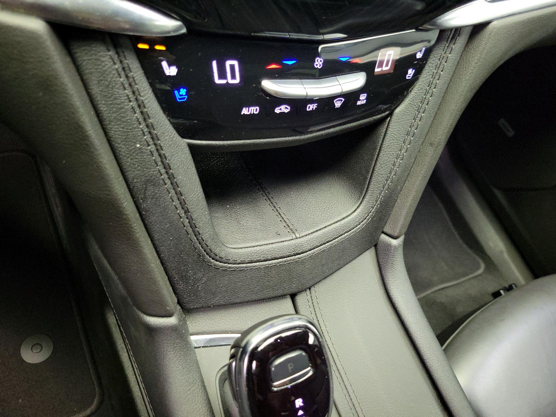 Thumbnail: 2024 Cadillac XT6 - 17