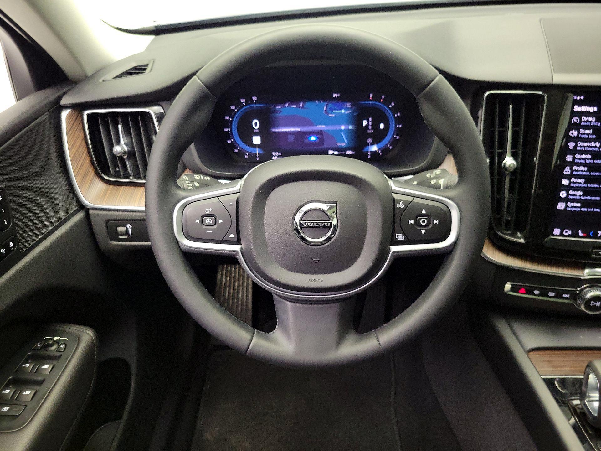 Thumbnail: 2022 Volvo XC60 - 10