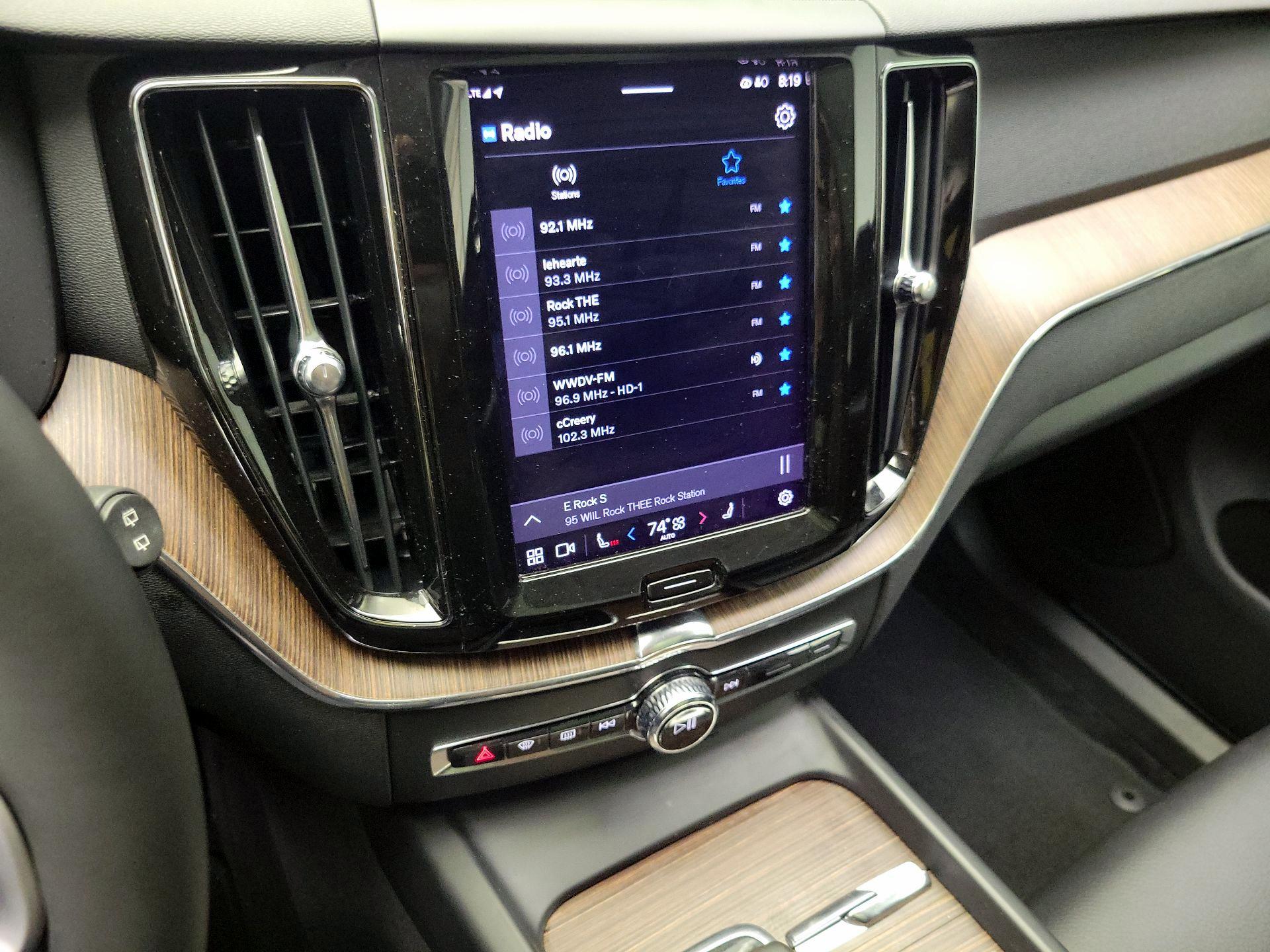 Thumbnail: 2022 Volvo XC60 - 16