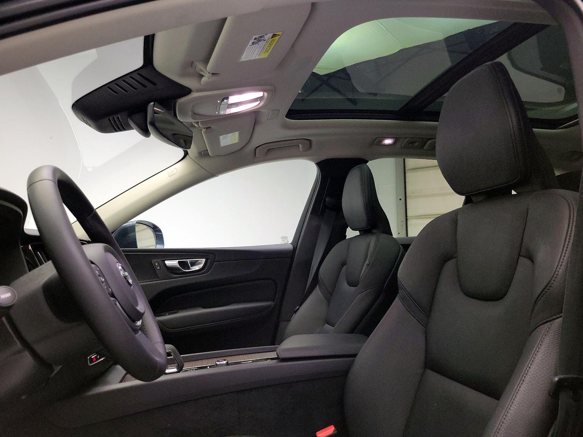 Thumbnail: 2022 Volvo XC60 - 20