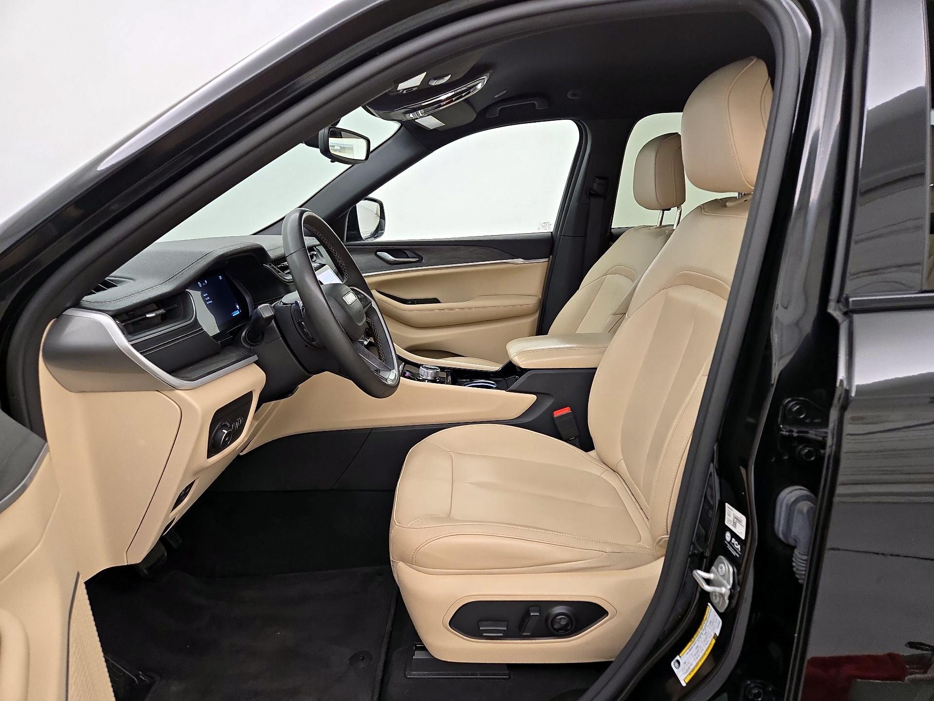 Thumbnail: 2023 Jeep Grand Cherokee - 11