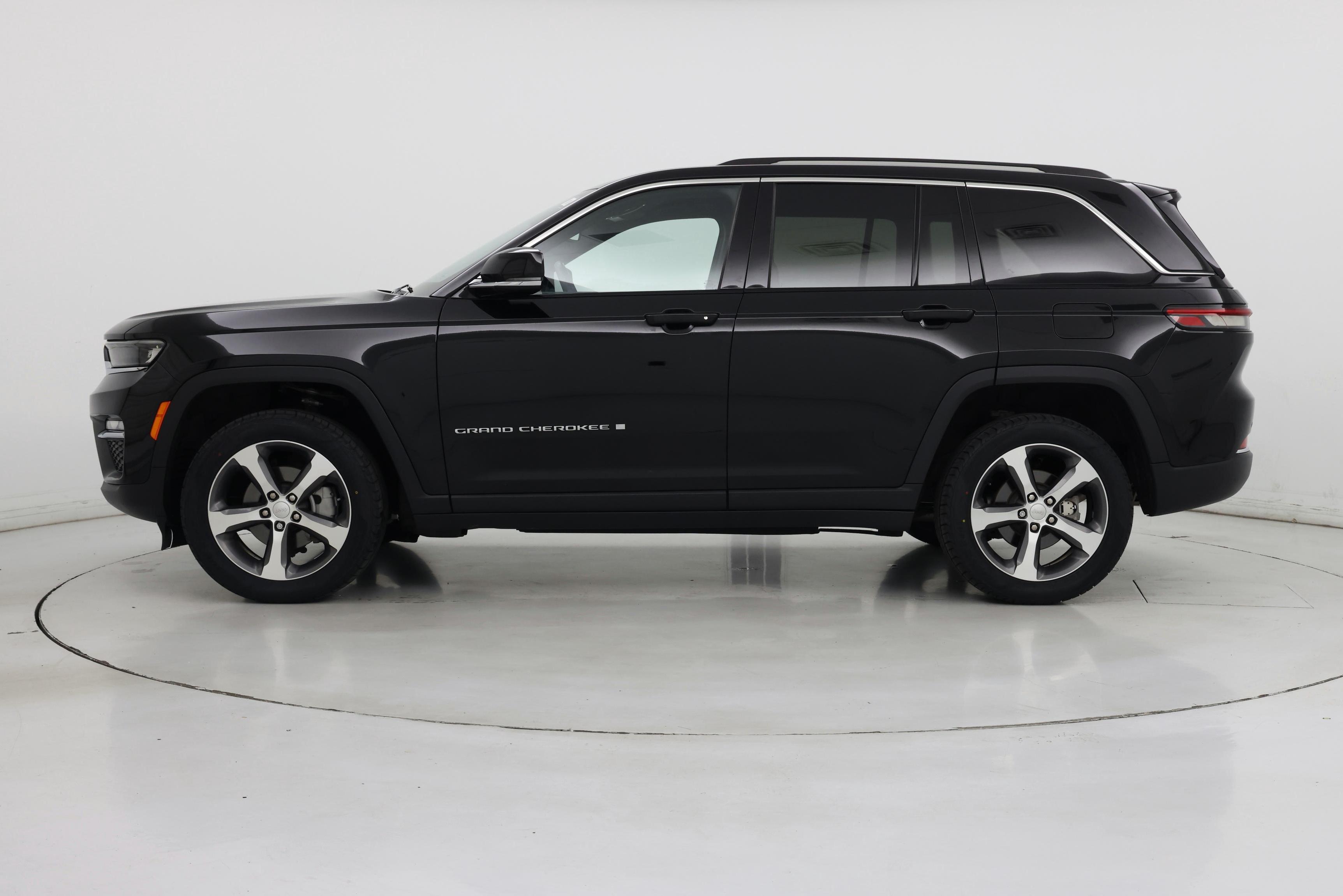 Thumbnail: 2023 Jeep Grand Cherokee - 3