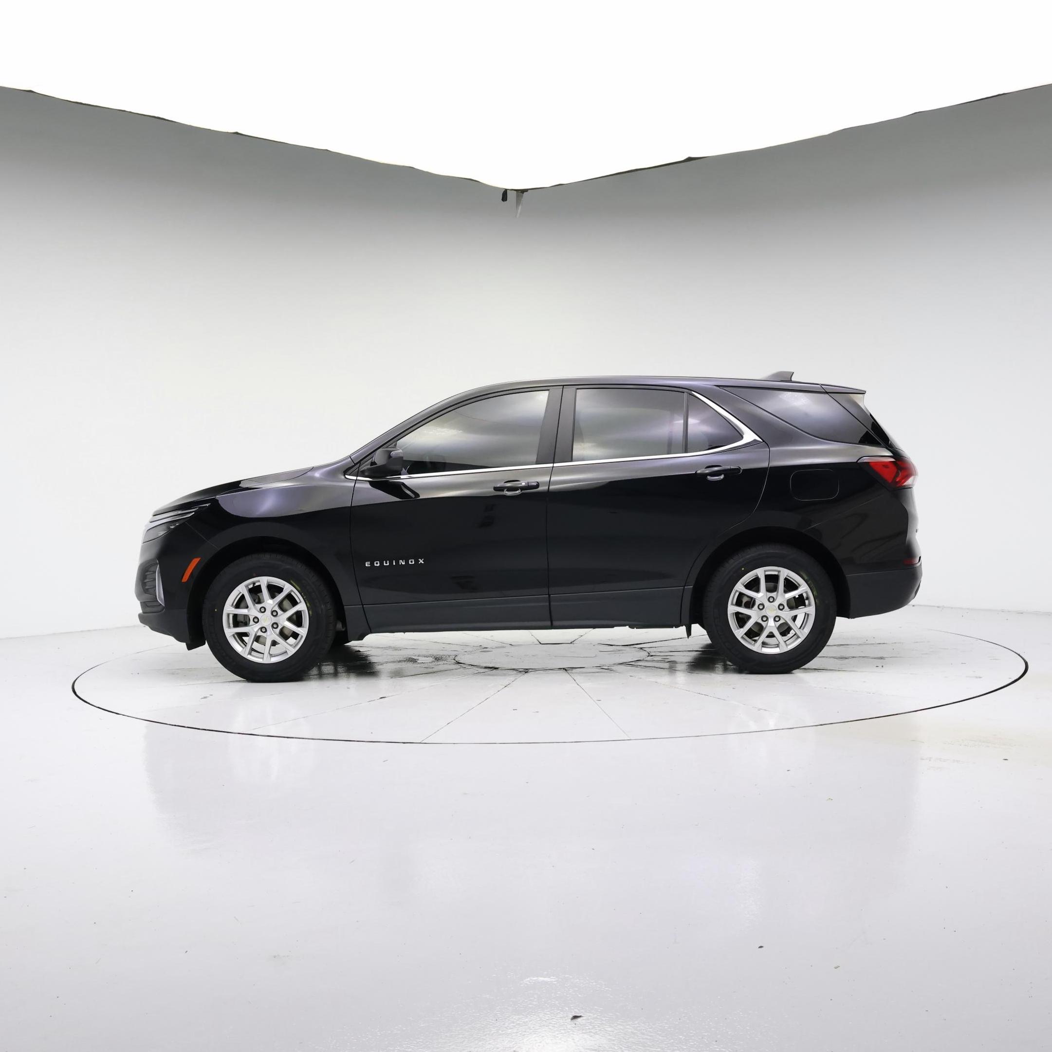 Thumbnail: 2022 Chevrolet Equinox - 3