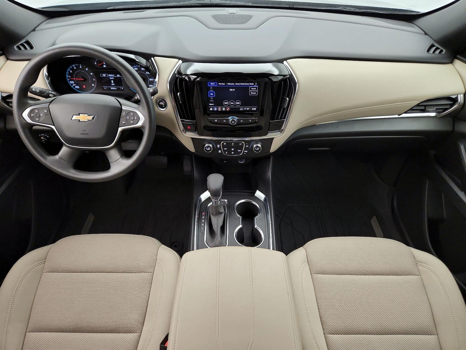 2023 Chevrolet Traverse LS - Photo 10