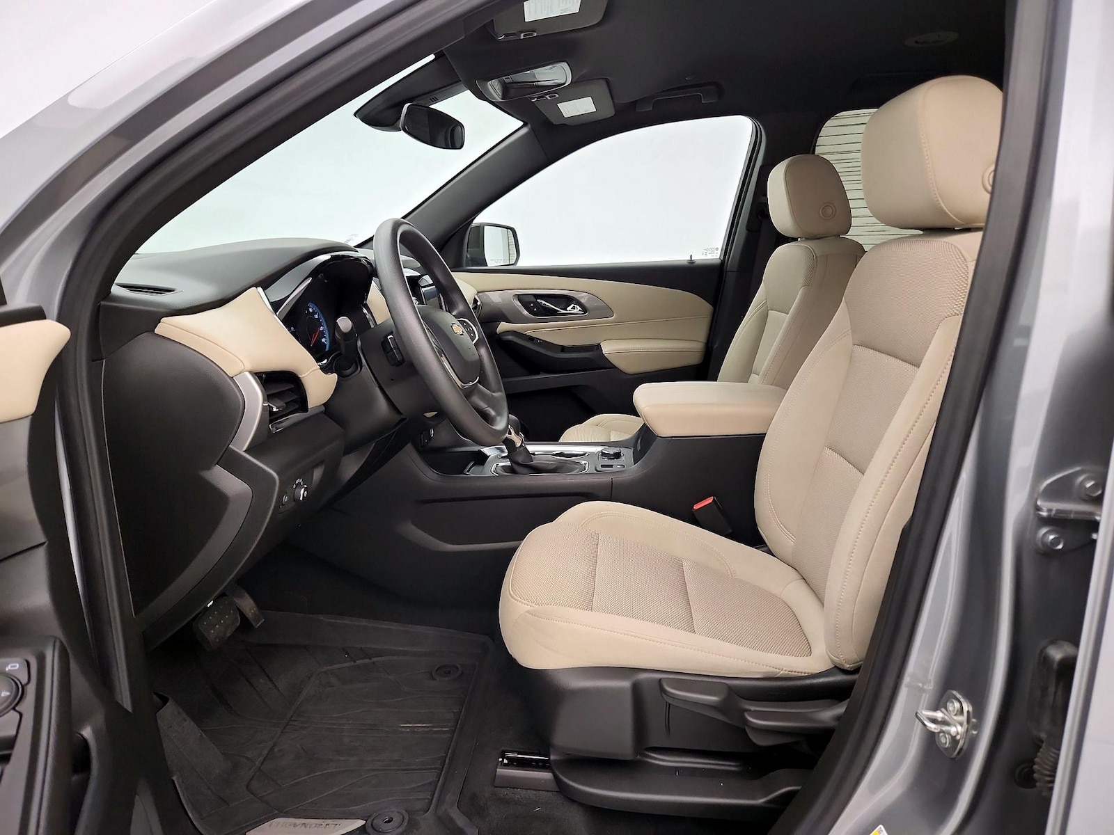 2023 Chevrolet Traverse LS - Photo 12