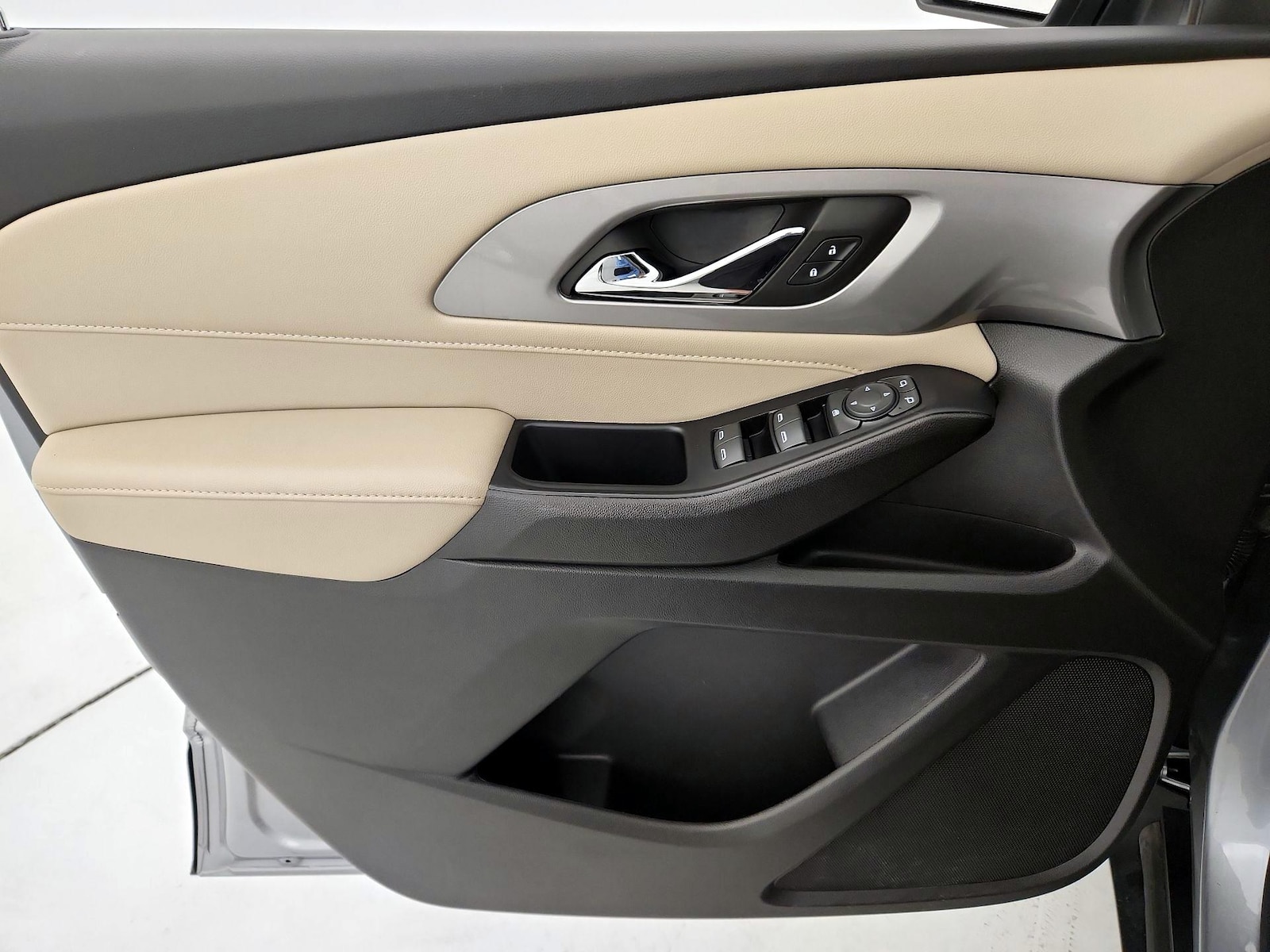 2023 Chevrolet Traverse LS - Photo 13