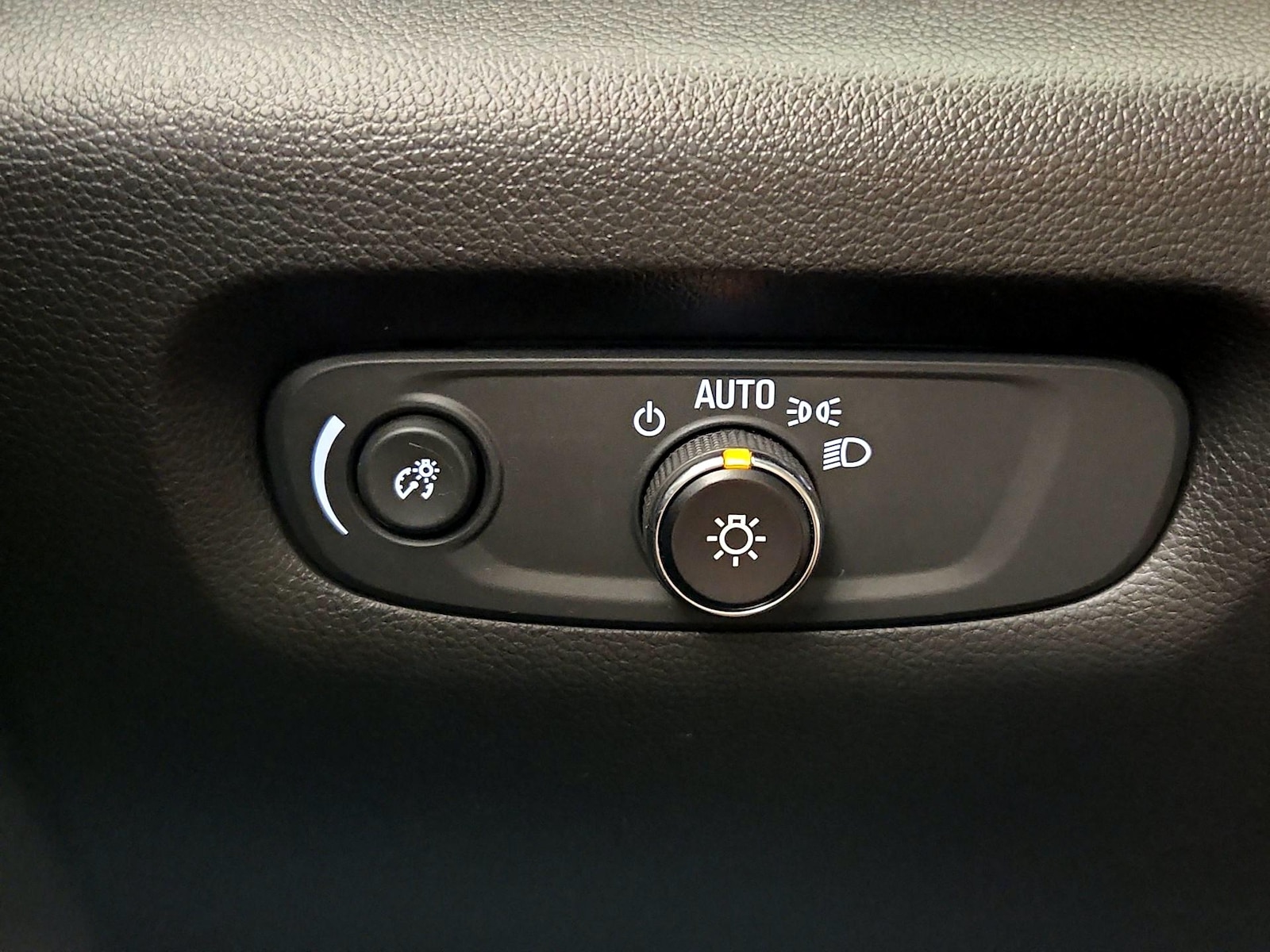 2023 Chevrolet Traverse LS - Photo 14
