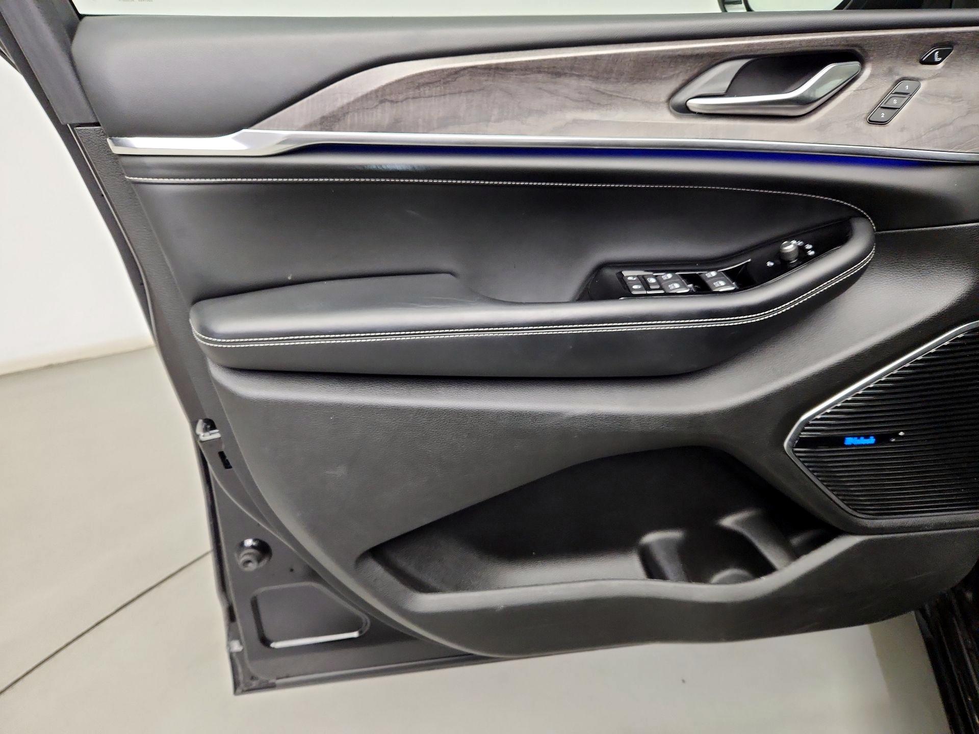 Thumbnail: 2022 Jeep Grand Cherokee - 12
