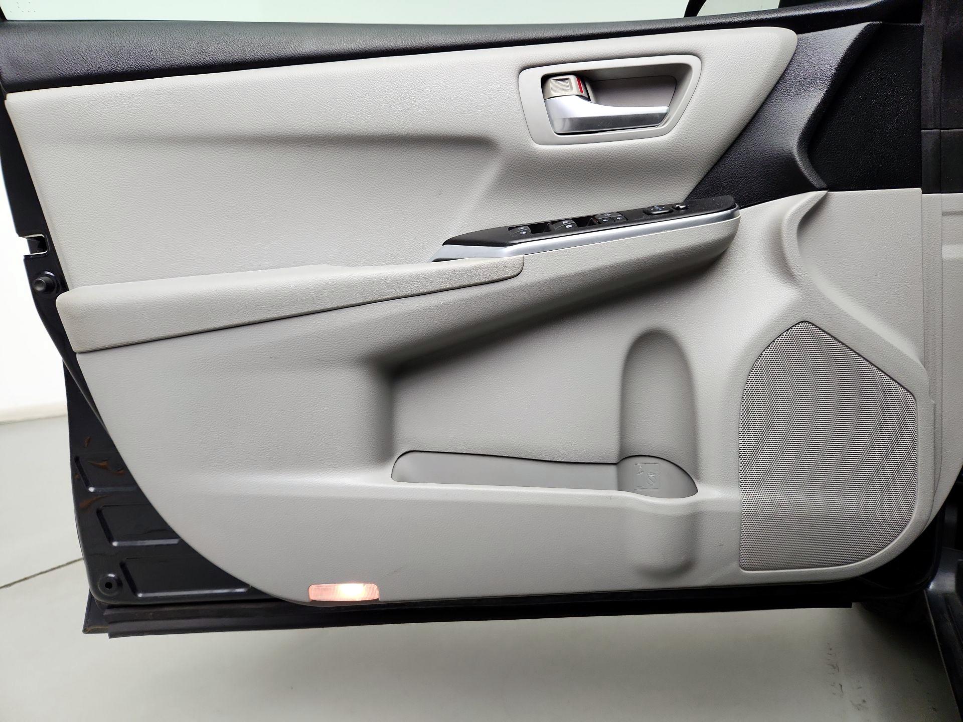 Thumbnail: 2015 Toyota Camry - 12