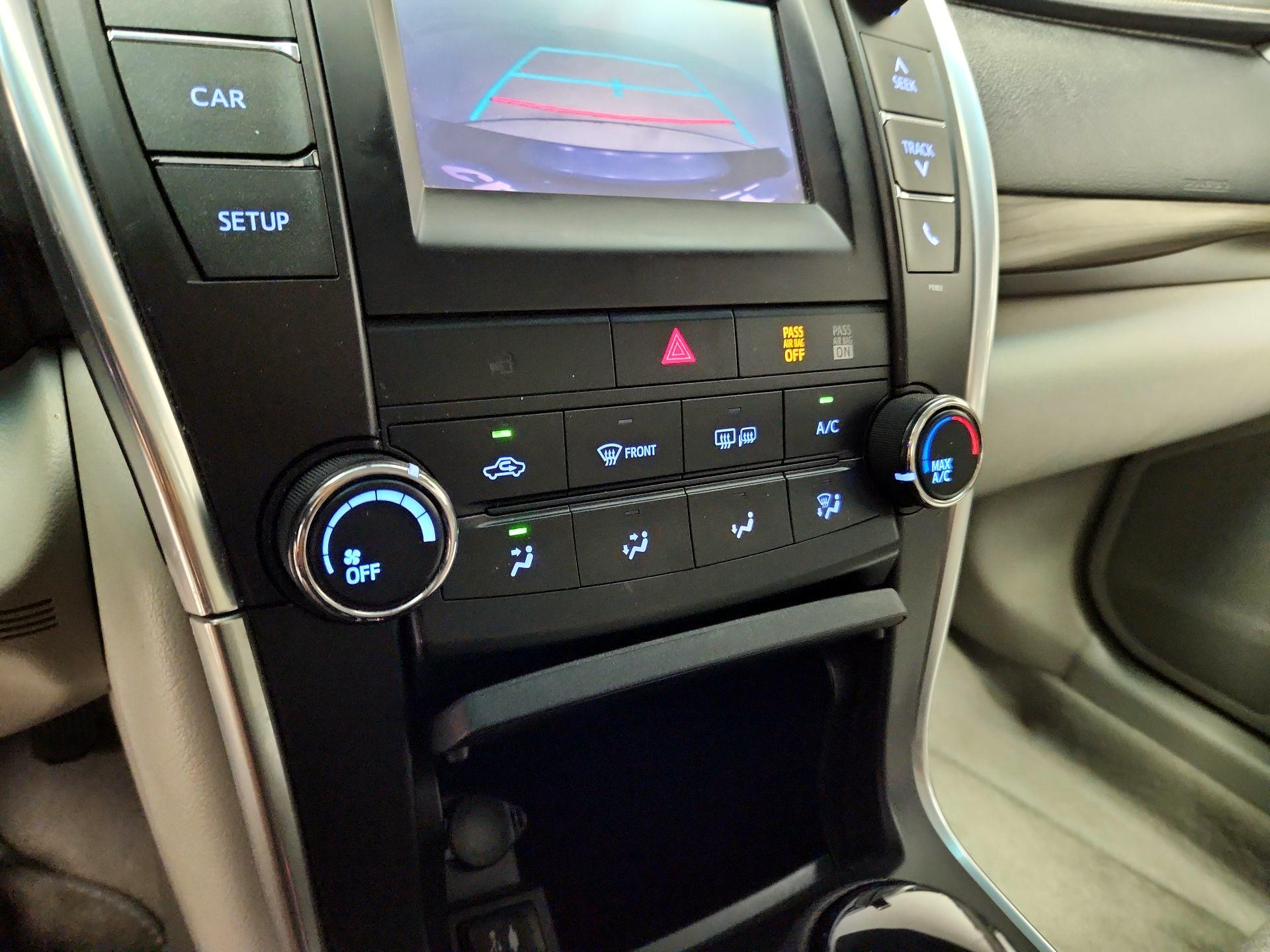 Thumbnail: 2015 Toyota Camry - 16