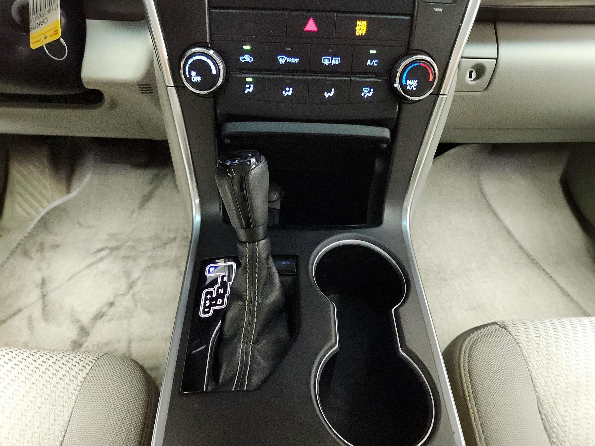 Thumbnail: 2015 Toyota Camry - 17