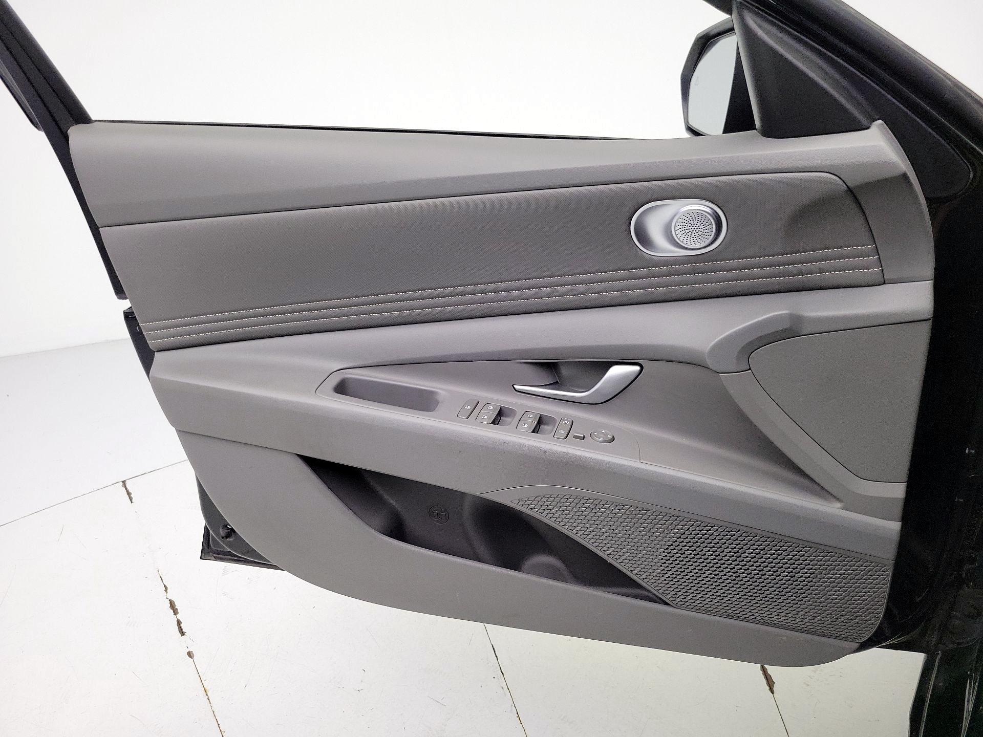 Thumbnail: 2025 Hyundai Elantra - 12