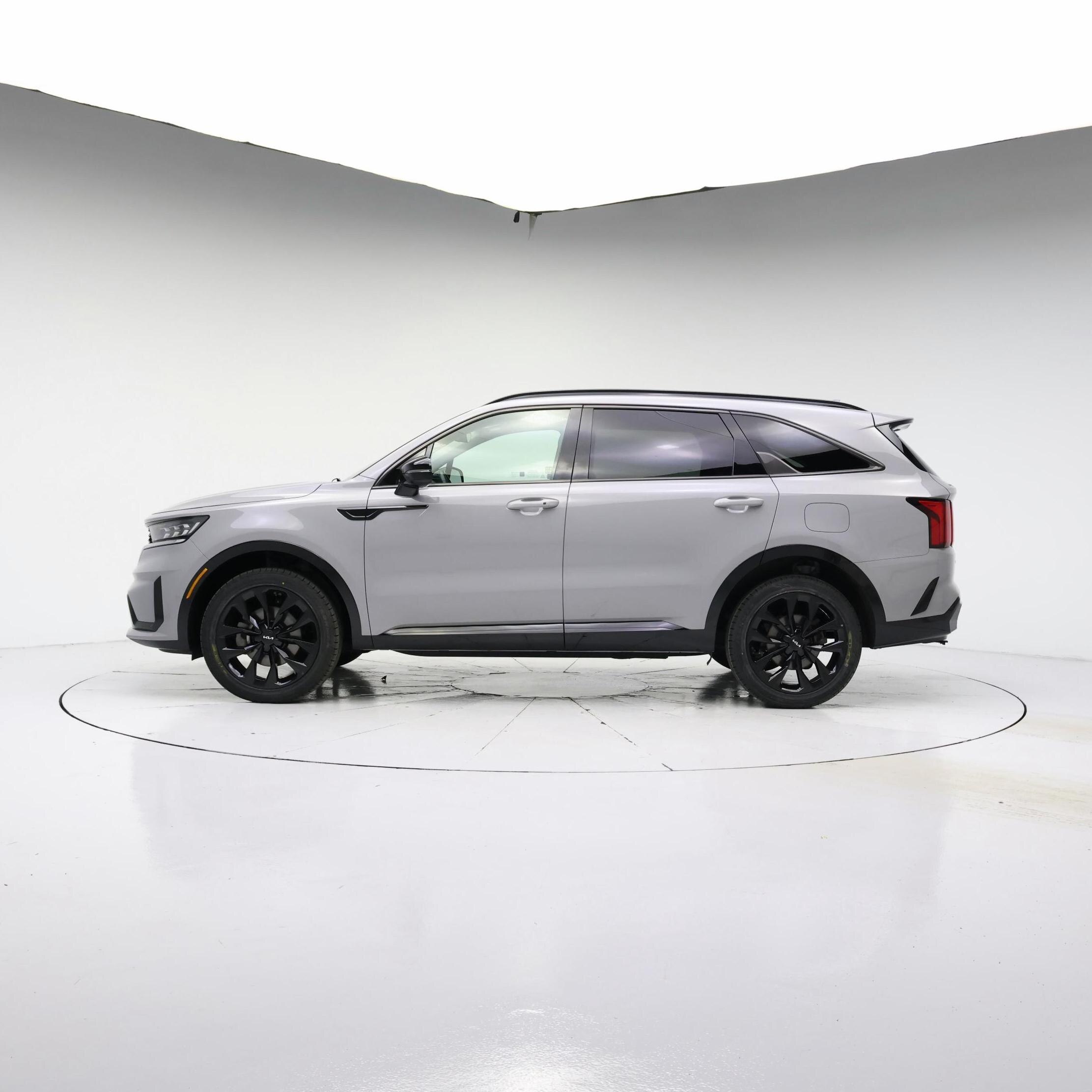 Thumbnail: 2023 Kia Sorento - 3