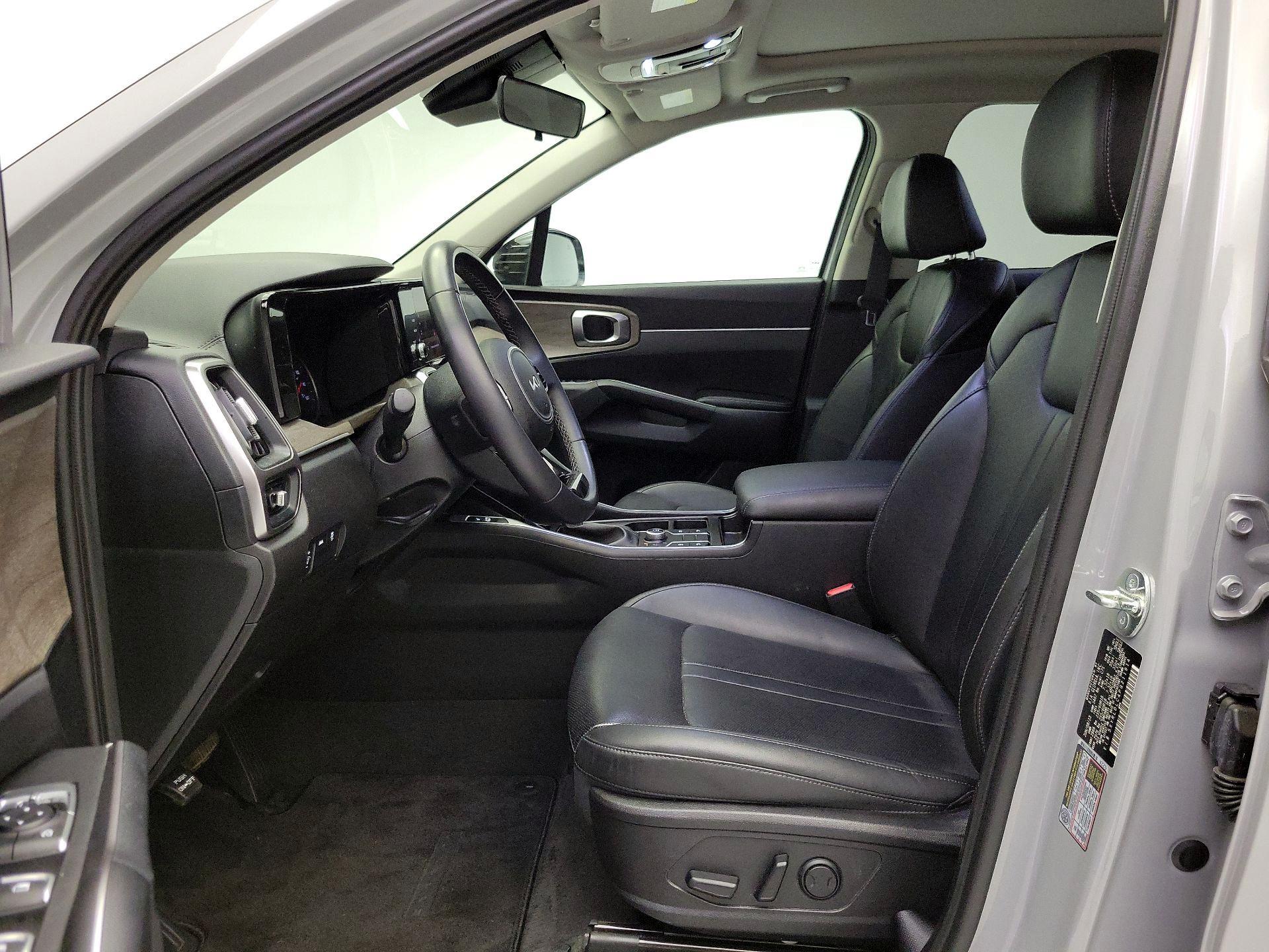 Thumbnail: 2023 Kia Sorento - 11