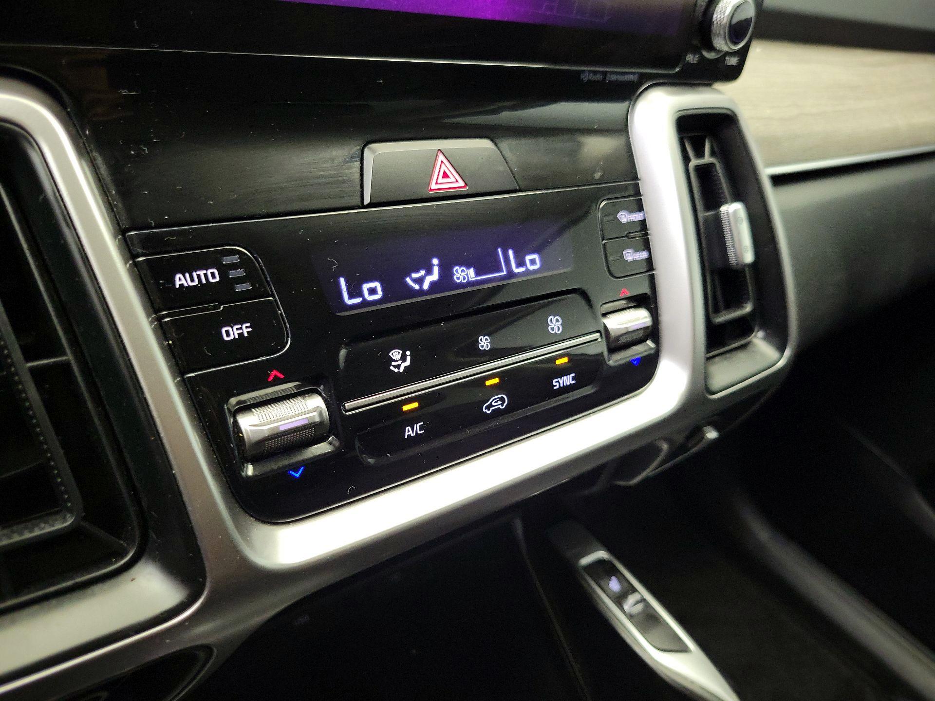 Thumbnail: 2023 Kia Sorento - 16