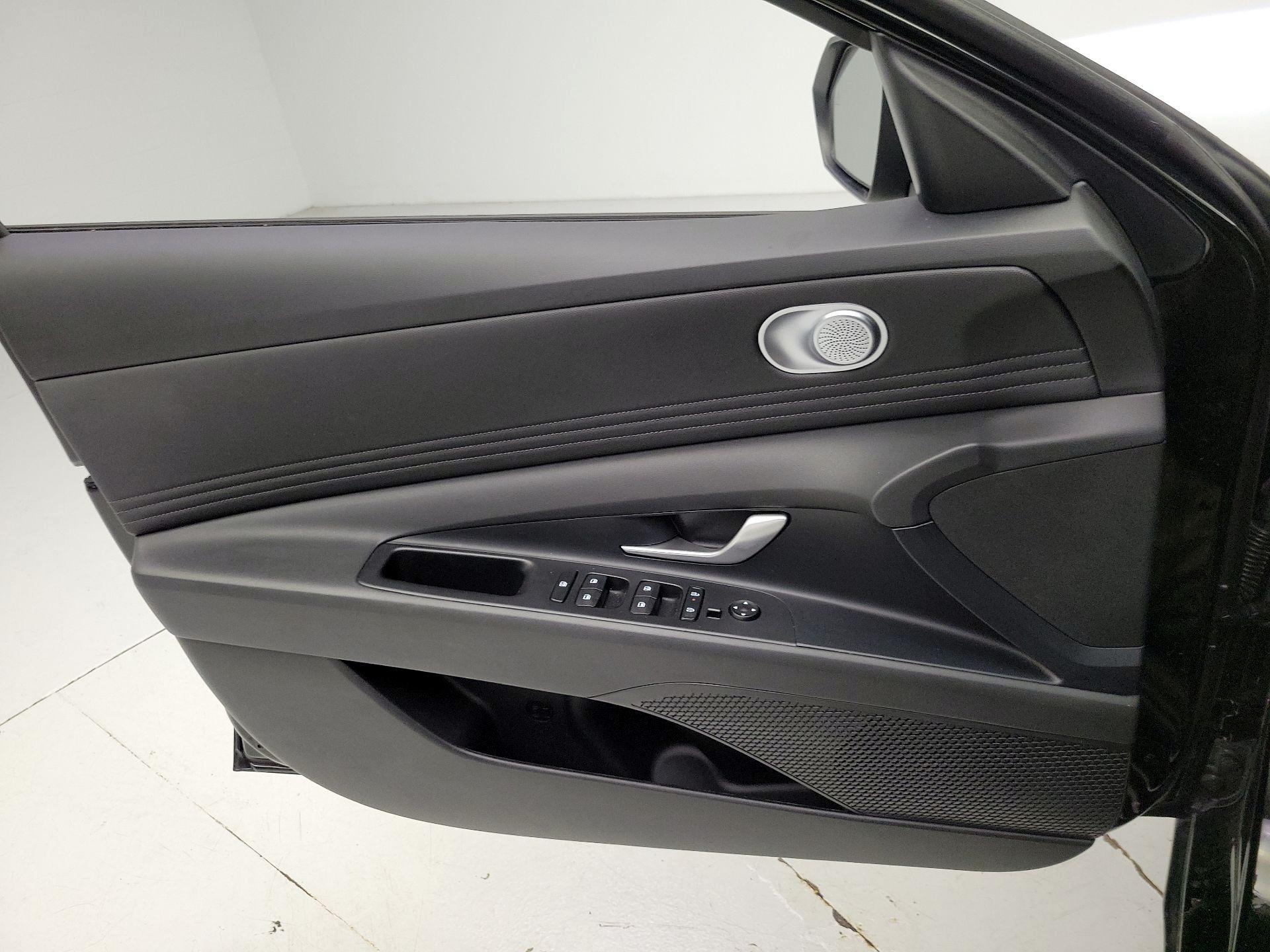 Thumbnail: 2025 Hyundai Elantra - 12