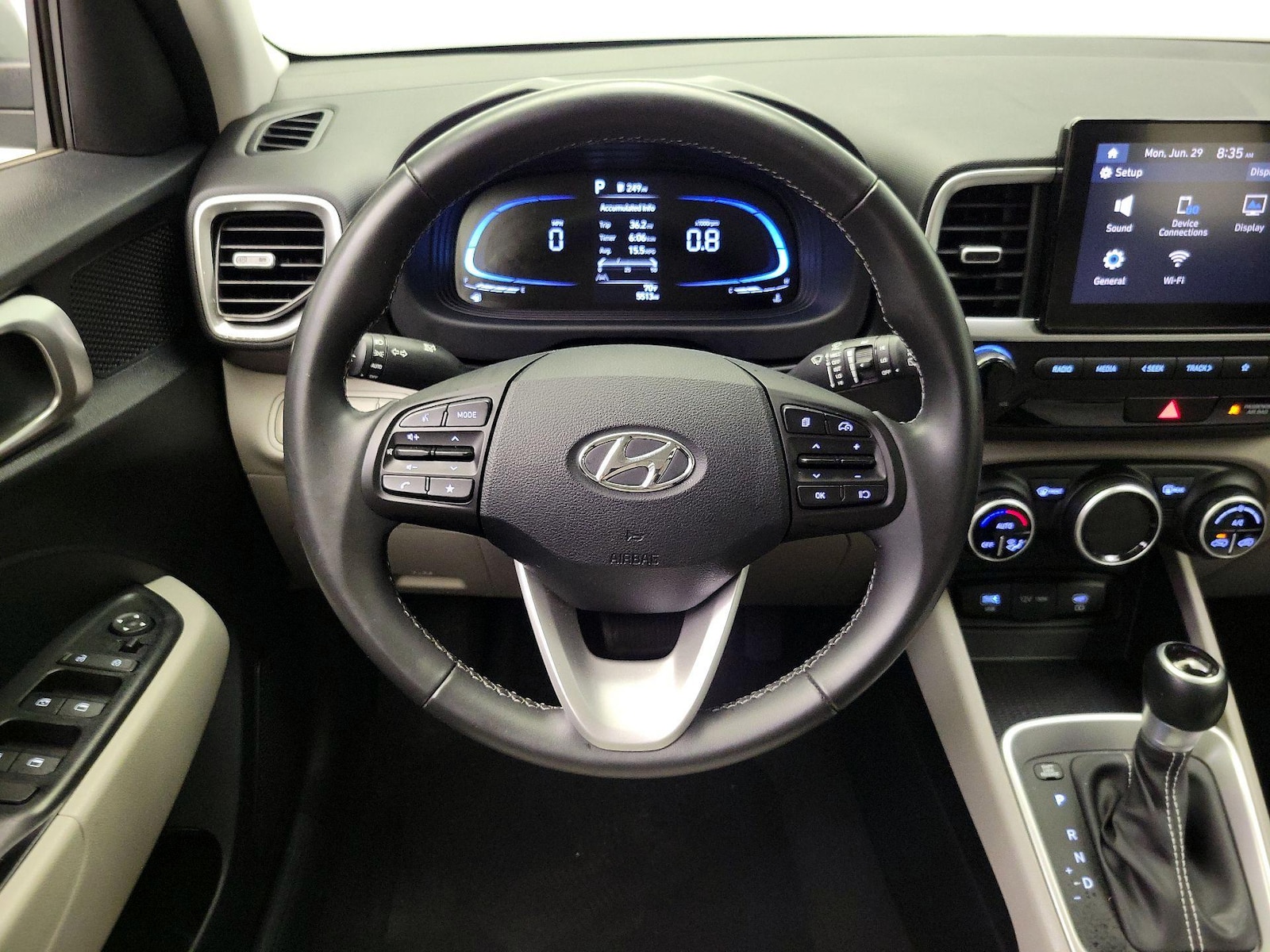 2025 Hyundai Venue SEL - Photo 11
