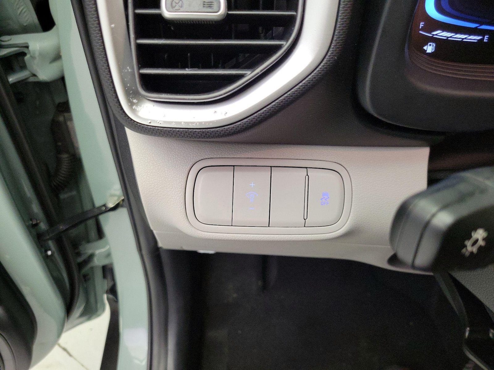 2025 Hyundai Venue SEL - Photo 14